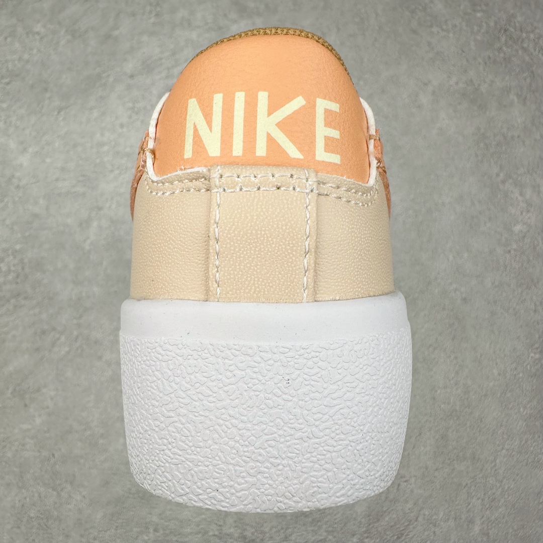 图片[8]-NK Blazer Low \’1977 VNTG SS经典开拓者低帮百搭休闲厚底运动板鞋 采用环保材料的大底 独特的鞋面连者鞋底印刷 演绎出了这个配色的独特风格 眼前的新设计选用皮质 配出当下流行的阴阳元素 呈现属于现代潮流的美感 尺码：36 36.5 37.5 38 38.5 39 40 40.5 41 42 42.5 43 44 44.5 45-选品中心