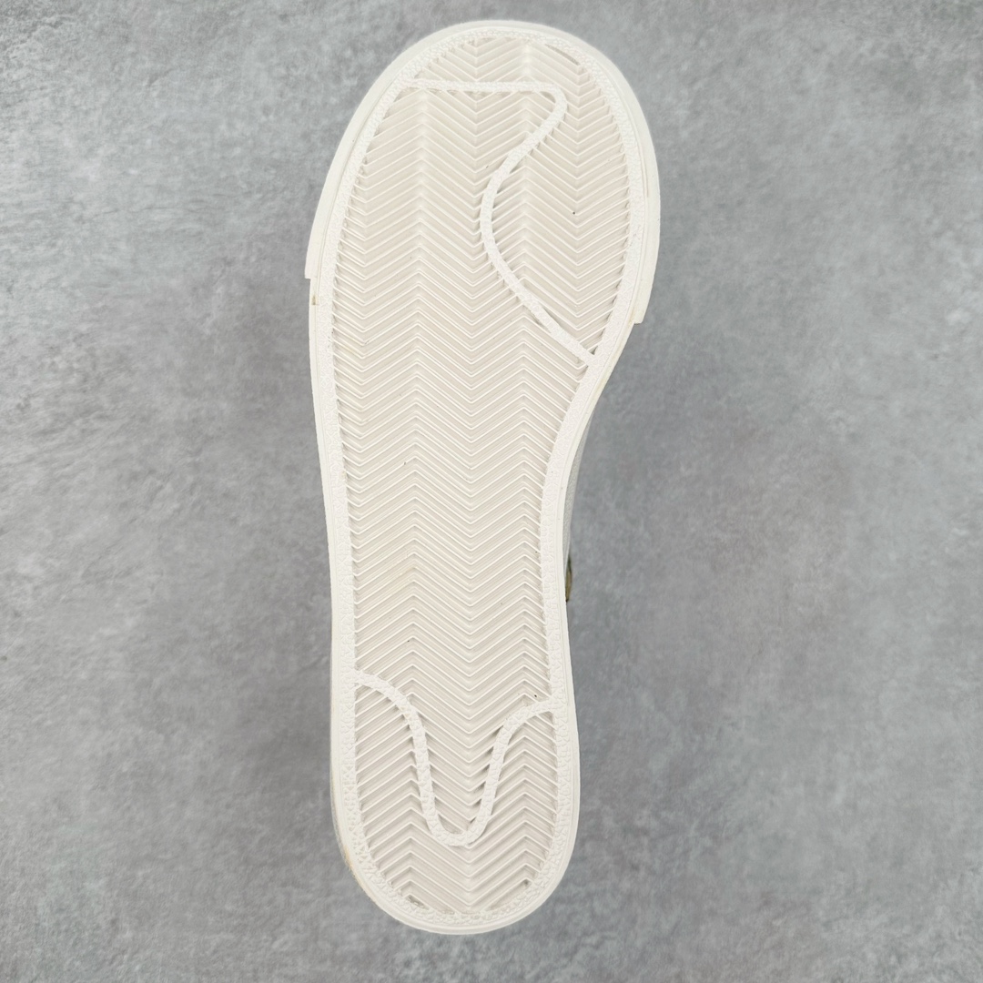 图片[9]-NK Blazer Low \’1977 VNTG SS经典开拓者低帮百搭休闲厚底运动板鞋 采用环保材料的大底 独特的鞋面连者鞋底印刷 演绎出了这个配色的独特风格 眼前的新设计选用皮质 配出当下流行的阴阳元素 呈现属于现代潮流的美感 尺码：36 36.5 37.5 38 38.5 39 40 40.5 41 42 42.5 43 44 44.5 45-选品中心