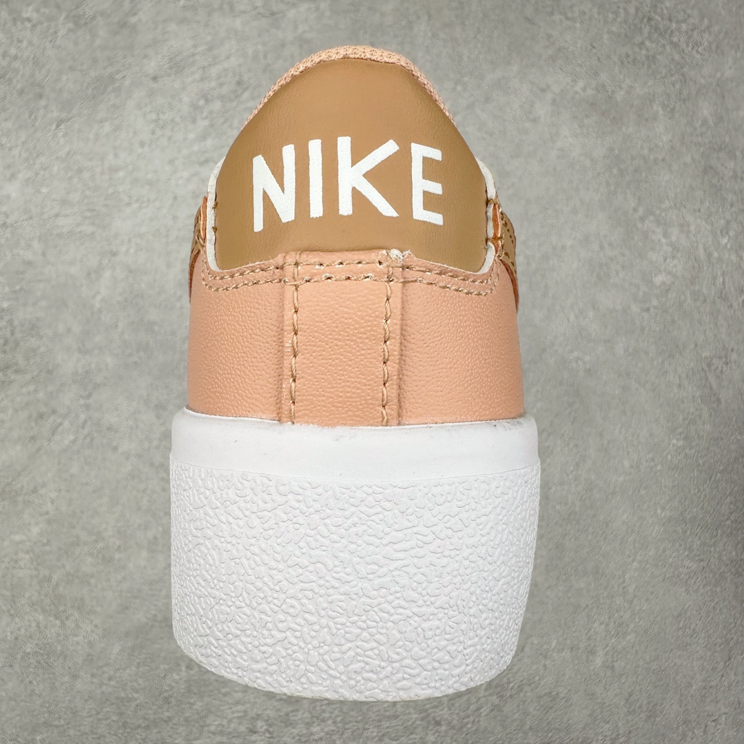 图片[8]-NK Blazer Low \’1977 VNTG SS经典开拓者低帮百搭休闲厚底运动板鞋 采用环保材料的大底 独特的鞋面连者鞋底印刷 演绎出了这个配色的独特风格 眼前的新设计选用皮质 配出当下流行的阴阳元素 呈现属于现代潮流的美感 尺码：36 36.5 37.5 38 38.5 39 40 40.5 41 42 42.5 43 44 44.5 45-选品中心