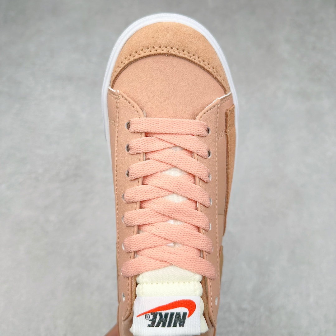 图片[4]-NK Blazer Low \’1977 VNTG SS经典开拓者低帮百搭休闲厚底运动板鞋 采用环保材料的大底 独特的鞋面连者鞋底印刷 演绎出了这个配色的独特风格 眼前的新设计选用皮质 配出当下流行的阴阳元素 呈现属于现代潮流的美感 尺码：36 36.5 37.5 38 38.5 39 40 40.5 41 42 42.5 43 44 44.5 45-选品中心