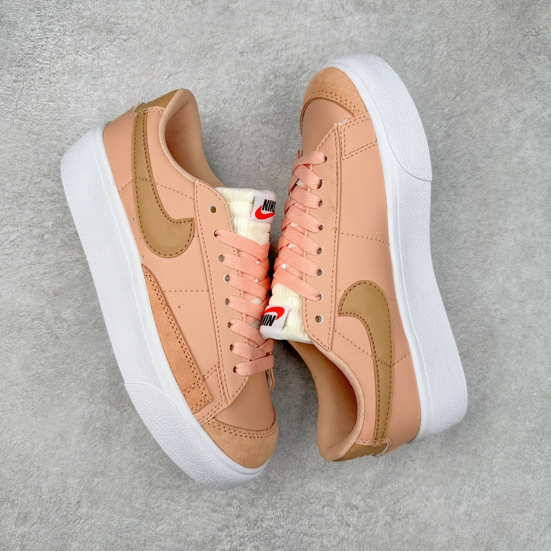 图片[3]-NK Blazer Low \’1977 VNTG SS经典开拓者低帮百搭休闲厚底运动板鞋 采用环保材料的大底 独特的鞋面连者鞋底印刷 演绎出了这个配色的独特风格 眼前的新设计选用皮质 配出当下流行的阴阳元素 呈现属于现代潮流的美感 尺码：36 36.5 37.5 38 38.5 39 40 40.5 41 42 42.5 43 44 44.5 45-选品中心