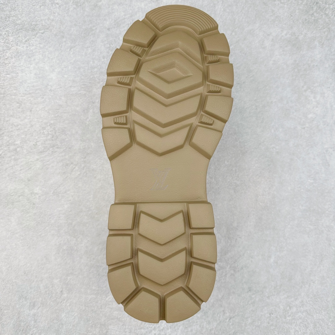 图片[9]-Louis Vuitton 路易威登 LV 24ss秋冬新款轻底休闲大黄靴 #代购专供品质 高弹Modern 外置防滑橡塑发泡超轻大底 系带设计 穿脱十分方便 采用TPU模压定型真皮鞋面材质#EVA轻翼科技外底具有防滑,耐磨和良好的弹性 Pharrell Williams充分发挥了作为Louis Vuitton创意总监的角色 这款鞋重新定义了 6英寸大黄靴的经典设计 致敬1996年Grandmaster Flash经典黄靴造型 原厂五金鞋带扣 工艺全新升级 中山大厂代工 原单进口皮料 独立私模大底，正确logo， 原装一致头层磨砂皮 搭配经典老花领口 全新原厂包装鞋盒 市场独家供应 尺码：38-44（皮鞋码）-选品中心