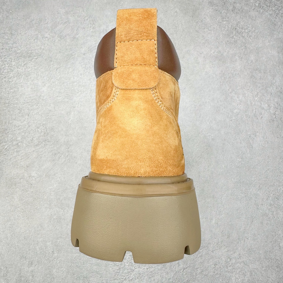 图片[8]-Louis Vuitton 路易威登 LV 24ss秋冬新款轻底休闲大黄靴 #代购专供品质 高弹Modern 外置防滑橡塑发泡超轻大底 系带设计 穿脱十分方便 采用TPU模压定型真皮鞋面材质#EVA轻翼科技外底具有防滑,耐磨和良好的弹性 Pharrell Williams充分发挥了作为Louis Vuitton创意总监的角色 这款鞋重新定义了 6英寸大黄靴的经典设计 致敬1996年Grandmaster Flash经典黄靴造型 原厂五金鞋带扣 工艺全新升级 中山大厂代工 原单进口皮料 独立私模大底，正确logo， 原装一致头层磨砂皮 搭配经典老花领口 全新原厂包装鞋盒 市场独家供应 尺码：38-44（皮鞋码）-选品中心