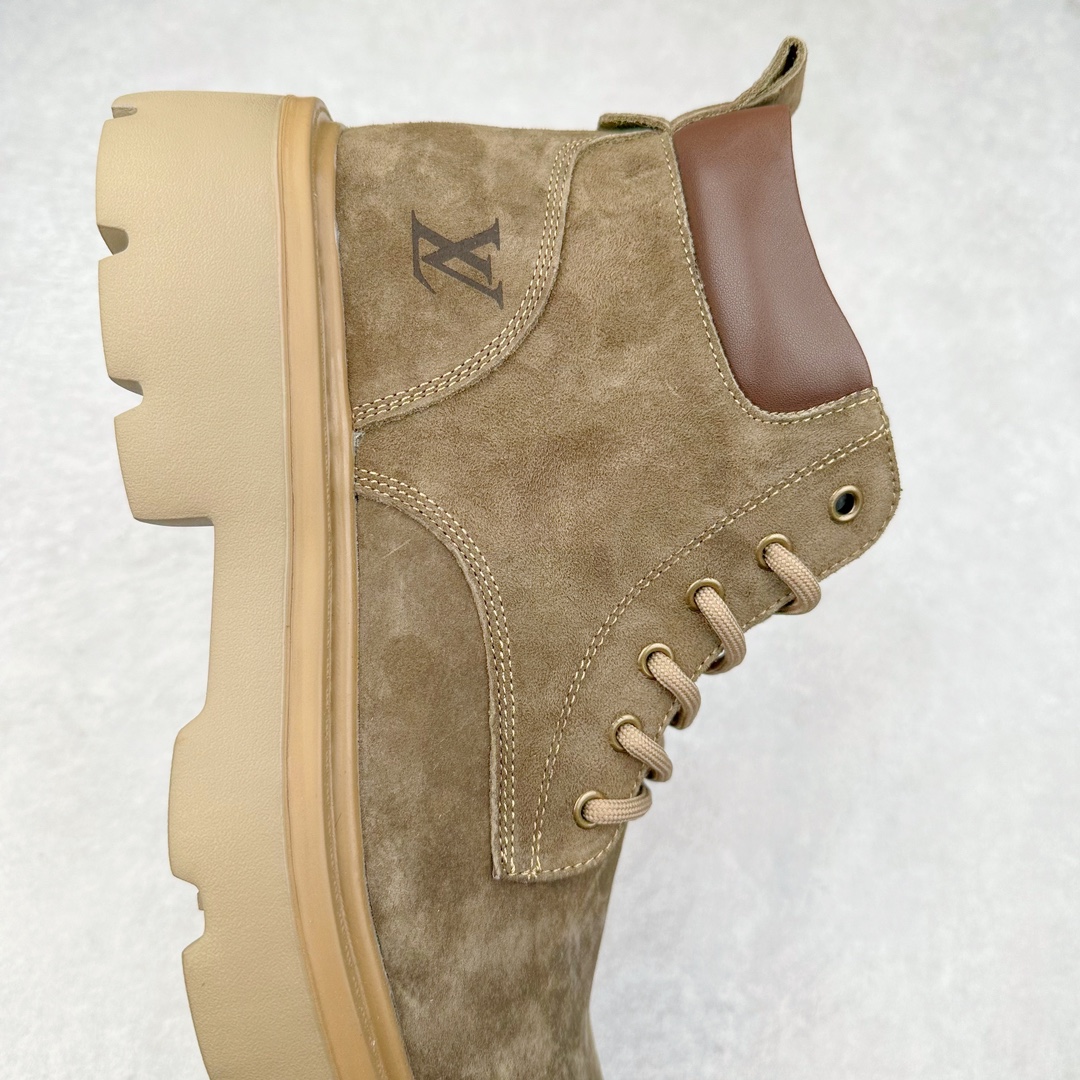 图片[6]-Louis Vuitton 路易威登 LV 24ss秋冬新款轻底休闲大黄靴 #代购专供品质 高弹Modern 外置防滑橡塑发泡超轻大底 系带设计 穿脱十分方便 采用TPU模压定型真皮鞋面材质#EVA轻翼科技外底具有防滑,耐磨和良好的弹性 Pharrell Williams充分发挥了作为Louis Vuitton创意总监的角色 这款鞋重新定义了 6英寸大黄靴的经典设计 致敬1996年Grandmaster Flash经典黄靴造型 原厂五金鞋带扣 工艺全新升级 中山大厂代工 原单进口皮料 独立私模大底，正确logo， 原装一致头层磨砂皮 搭配经典老花领口 全新原厂包装鞋盒 市场独家供应 尺码：38-44（皮鞋码）-选品中心