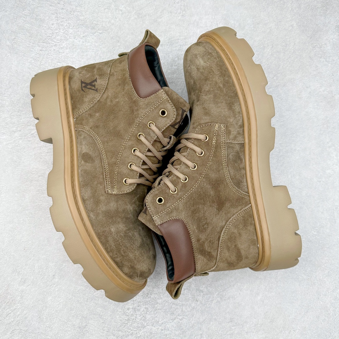 图片[3]-Louis Vuitton 路易威登 LV 24ss秋冬新款轻底休闲大黄靴 #代购专供品质 高弹Modern 外置防滑橡塑发泡超轻大底 系带设计 穿脱十分方便 采用TPU模压定型真皮鞋面材质#EVA轻翼科技外底具有防滑,耐磨和良好的弹性 Pharrell Williams充分发挥了作为Louis Vuitton创意总监的角色 这款鞋重新定义了 6英寸大黄靴的经典设计 致敬1996年Grandmaster Flash经典黄靴造型 原厂五金鞋带扣 工艺全新升级 中山大厂代工 原单进口皮料 独立私模大底，正确logo， 原装一致头层磨砂皮 搭配经典老花领口 全新原厂包装鞋盒 市场独家供应 尺码：38-44（皮鞋码）-选品中心