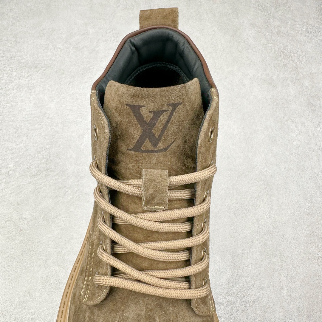 图片[5]-Louis Vuitton 路易威登 LV 24ss秋冬新款轻底休闲大黄靴 #代购专供品质 高弹Modern 外置防滑橡塑发泡超轻大底 系带设计 穿脱十分方便 采用TPU模压定型真皮鞋面材质#EVA轻翼科技外底具有防滑,耐磨和良好的弹性 Pharrell Williams充分发挥了作为Louis Vuitton创意总监的角色 这款鞋重新定义了 6英寸大黄靴的经典设计 致敬1996年Grandmaster Flash经典黄靴造型 原厂五金鞋带扣 工艺全新升级 中山大厂代工 原单进口皮料 独立私模大底，正确logo， 原装一致头层磨砂皮 搭配经典老花领口 全新原厂包装鞋盒 市场独家供应 尺码：38-44（皮鞋码）-选品中心
