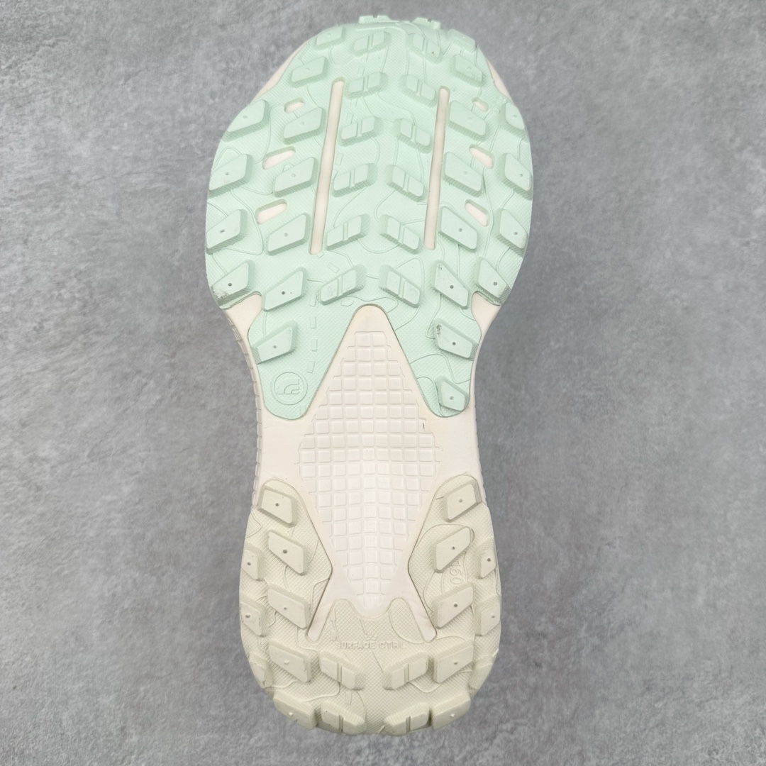 图片[9]-THE NORTH FACE 北面防滑耐磨防水低帮户外功能鞋 有许多相当专业的户外爱好者 非常关心像是越野跑、专业登山鞋等一系列的户外鞋款开箱 本次介绍比较不一样的休闲机能鞋 带来登山朋友爱用的户外品牌北面The North Face的休闲系列徒步鞋款介绍，希望能提供大家于生活与轻旅行的不同选择。不少户外运动爱好者喜欢的专业登山品牌（北面）The North Face自1966年创立，由两位热爱登山徒步的年轻登山者于美西旧金山开创，不断透过研发与创新，并且将最先进的技术结合在服装与鞋款设计，生产多种外型帅气且专业能力非常强的户外服饰，备受欢迎。户外版有许多相当专业的户外爱好者，非常关心像是越野跑、专业登山鞋等一系列的户外鞋款开箱，本次介绍比较不一样的休闲机能鞋，带来登山朋友爱用的户外品牌北面The North Face的休闲系列徒步鞋款介绍，希望能提供大家于生活与轻旅行的不同选择。此鞋并非归类在专业登山鞋家族中，而是以高性价比、适合日常训练作为主推卖点，对登山初学的朋友来说，这双鞋耐磨与耐穿程度更是入手的绝佳理由，但是对进阶登山者而言，此鞋可能无法战胜难度更高的徒步登山路线。脚感与登山靴的稳健非常不一样，也不是越野跑鞋的野性、更非慢跑鞋的敏捷，个人觉得此鞋足感非常独特，XtraFoam中底的泡沫材质非常柔软，即使没有鞋带系统辅助，但是EXTS外底抓地系统底纹够深，每一步都十分平稳。尺码：39 40 40.5 41 42 42.5 43 44 44.5 45-选品中心