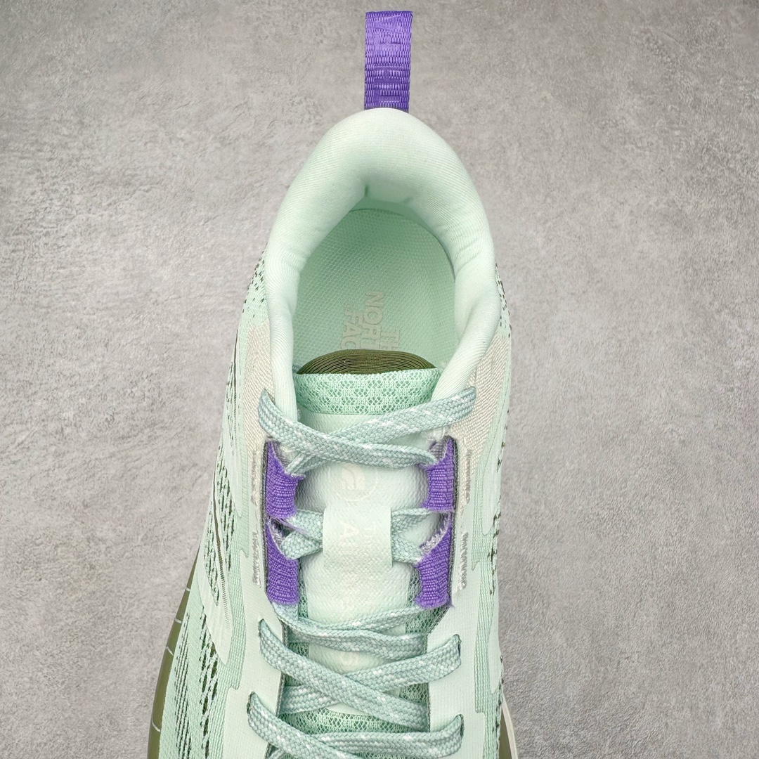 图片[5]-THE NORTH FACE 北面防滑耐磨防水低帮户外功能鞋 有许多相当专业的户外爱好者 非常关心像是越野跑、专业登山鞋等一系列的户外鞋款开箱 本次介绍比较不一样的休闲机能鞋 带来登山朋友爱用的户外品牌北面The North Face的休闲系列徒步鞋款介绍，希望能提供大家于生活与轻旅行的不同选择。不少户外运动爱好者喜欢的专业登山品牌（北面）The North Face自1966年创立，由两位热爱登山徒步的年轻登山者于美西旧金山开创，不断透过研发与创新，并且将最先进的技术结合在服装与鞋款设计，生产多种外型帅气且专业能力非常强的户外服饰，备受欢迎。户外版有许多相当专业的户外爱好者，非常关心像是越野跑、专业登山鞋等一系列的户外鞋款开箱，本次介绍比较不一样的休闲机能鞋，带来登山朋友爱用的户外品牌北面The North Face的休闲系列徒步鞋款介绍，希望能提供大家于生活与轻旅行的不同选择。此鞋并非归类在专业登山鞋家族中，而是以高性价比、适合日常训练作为主推卖点，对登山初学的朋友来说，这双鞋耐磨与耐穿程度更是入手的绝佳理由，但是对进阶登山者而言，此鞋可能无法战胜难度更高的徒步登山路线。脚感与登山靴的稳健非常不一样，也不是越野跑鞋的野性、更非慢跑鞋的敏捷，个人觉得此鞋足感非常独特，XtraFoam中底的泡沫材质非常柔软，即使没有鞋带系统辅助，但是EXTS外底抓地系统底纹够深，每一步都十分平稳。尺码：39 40 40.5 41 42 42.5 43 44 44.5 45-选品中心