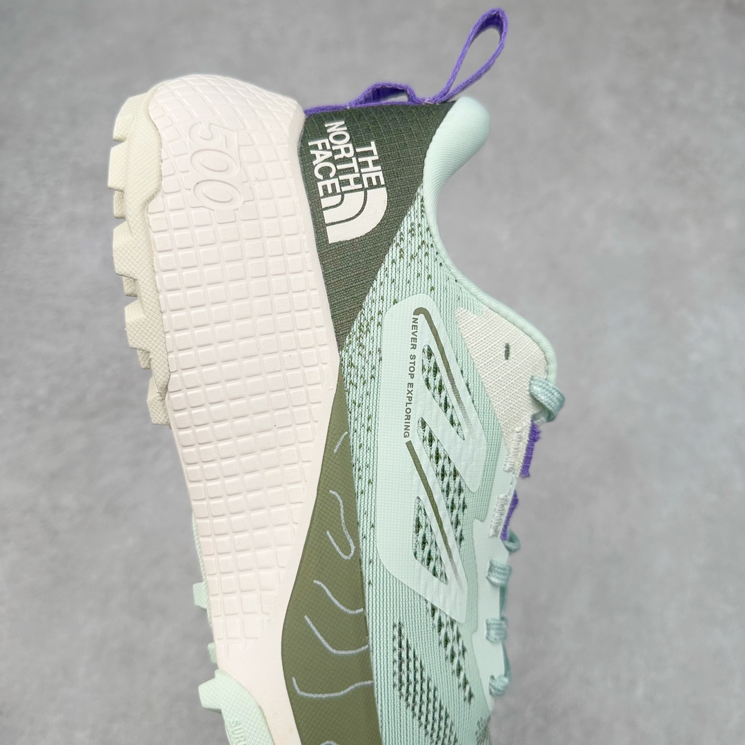 图片[6]-THE NORTH FACE 北面防滑耐磨防水低帮户外功能鞋 有许多相当专业的户外爱好者 非常关心像是越野跑、专业登山鞋等一系列的户外鞋款开箱 本次介绍比较不一样的休闲机能鞋 带来登山朋友爱用的户外品牌北面The North Face的休闲系列徒步鞋款介绍，希望能提供大家于生活与轻旅行的不同选择。不少户外运动爱好者喜欢的专业登山品牌（北面）The North Face自1966年创立，由两位热爱登山徒步的年轻登山者于美西旧金山开创，不断透过研发与创新，并且将最先进的技术结合在服装与鞋款设计，生产多种外型帅气且专业能力非常强的户外服饰，备受欢迎。户外版有许多相当专业的户外爱好者，非常关心像是越野跑、专业登山鞋等一系列的户外鞋款开箱，本次介绍比较不一样的休闲机能鞋，带来登山朋友爱用的户外品牌北面The North Face的休闲系列徒步鞋款介绍，希望能提供大家于生活与轻旅行的不同选择。此鞋并非归类在专业登山鞋家族中，而是以高性价比、适合日常训练作为主推卖点，对登山初学的朋友来说，这双鞋耐磨与耐穿程度更是入手的绝佳理由，但是对进阶登山者而言，此鞋可能无法战胜难度更高的徒步登山路线。脚感与登山靴的稳健非常不一样，也不是越野跑鞋的野性、更非慢跑鞋的敏捷，个人觉得此鞋足感非常独特，XtraFoam中底的泡沫材质非常柔软，即使没有鞋带系统辅助，但是EXTS外底抓地系统底纹够深，每一步都十分平稳。尺码：39 40 40.5 41 42 42.5 43 44 44.5 45-选品中心