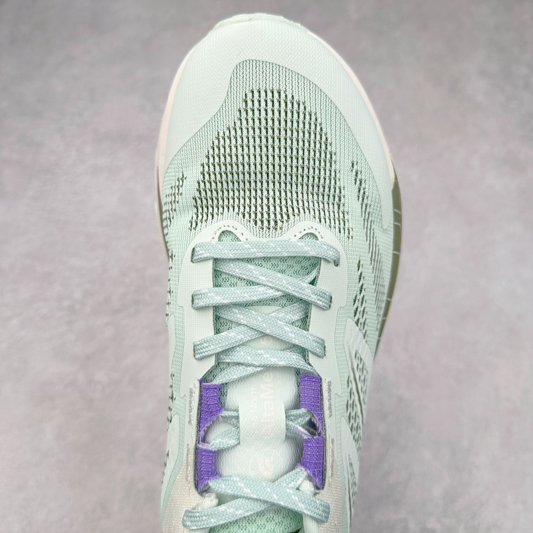 图片[4]-THE NORTH FACE 北面防滑耐磨防水低帮户外功能鞋 有许多相当专业的户外爱好者 非常关心像是越野跑、专业登山鞋等一系列的户外鞋款开箱 本次介绍比较不一样的休闲机能鞋 带来登山朋友爱用的户外品牌北面The North Face的休闲系列徒步鞋款介绍，希望能提供大家于生活与轻旅行的不同选择。不少户外运动爱好者喜欢的专业登山品牌（北面）The North Face自1966年创立，由两位热爱登山徒步的年轻登山者于美西旧金山开创，不断透过研发与创新，并且将最先进的技术结合在服装与鞋款设计，生产多种外型帅气且专业能力非常强的户外服饰，备受欢迎。户外版有许多相当专业的户外爱好者，非常关心像是越野跑、专业登山鞋等一系列的户外鞋款开箱，本次介绍比较不一样的休闲机能鞋，带来登山朋友爱用的户外品牌北面The North Face的休闲系列徒步鞋款介绍，希望能提供大家于生活与轻旅行的不同选择。此鞋并非归类在专业登山鞋家族中，而是以高性价比、适合日常训练作为主推卖点，对登山初学的朋友来说，这双鞋耐磨与耐穿程度更是入手的绝佳理由，但是对进阶登山者而言，此鞋可能无法战胜难度更高的徒步登山路线。脚感与登山靴的稳健非常不一样，也不是越野跑鞋的野性、更非慢跑鞋的敏捷，个人觉得此鞋足感非常独特，XtraFoam中底的泡沫材质非常柔软，即使没有鞋带系统辅助，但是EXTS外底抓地系统底纹够深，每一步都十分平稳。尺码：39 40 40.5 41 42 42.5 43 44 44.5 45-选品中心