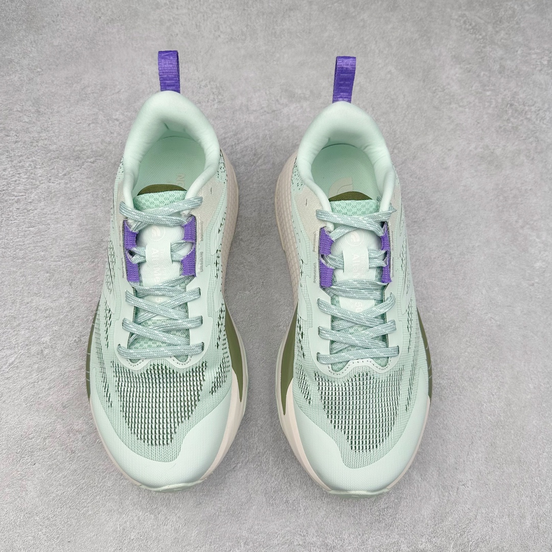 图片[2]-THE NORTH FACE 北面防滑耐磨防水低帮户外功能鞋 有许多相当专业的户外爱好者 非常关心像是越野跑、专业登山鞋等一系列的户外鞋款开箱 本次介绍比较不一样的休闲机能鞋 带来登山朋友爱用的户外品牌北面The North Face的休闲系列徒步鞋款介绍，希望能提供大家于生活与轻旅行的不同选择。不少户外运动爱好者喜欢的专业登山品牌（北面）The North Face自1966年创立，由两位热爱登山徒步的年轻登山者于美西旧金山开创，不断透过研发与创新，并且将最先进的技术结合在服装与鞋款设计，生产多种外型帅气且专业能力非常强的户外服饰，备受欢迎。户外版有许多相当专业的户外爱好者，非常关心像是越野跑、专业登山鞋等一系列的户外鞋款开箱，本次介绍比较不一样的休闲机能鞋，带来登山朋友爱用的户外品牌北面The North Face的休闲系列徒步鞋款介绍，希望能提供大家于生活与轻旅行的不同选择。此鞋并非归类在专业登山鞋家族中，而是以高性价比、适合日常训练作为主推卖点，对登山初学的朋友来说，这双鞋耐磨与耐穿程度更是入手的绝佳理由，但是对进阶登山者而言，此鞋可能无法战胜难度更高的徒步登山路线。脚感与登山靴的稳健非常不一样，也不是越野跑鞋的野性、更非慢跑鞋的敏捷，个人觉得此鞋足感非常独特，XtraFoam中底的泡沫材质非常柔软，即使没有鞋带系统辅助，但是EXTS外底抓地系统底纹够深，每一步都十分平稳。尺码：39 40 40.5 41 42 42.5 43 44 44.5 45-选品中心