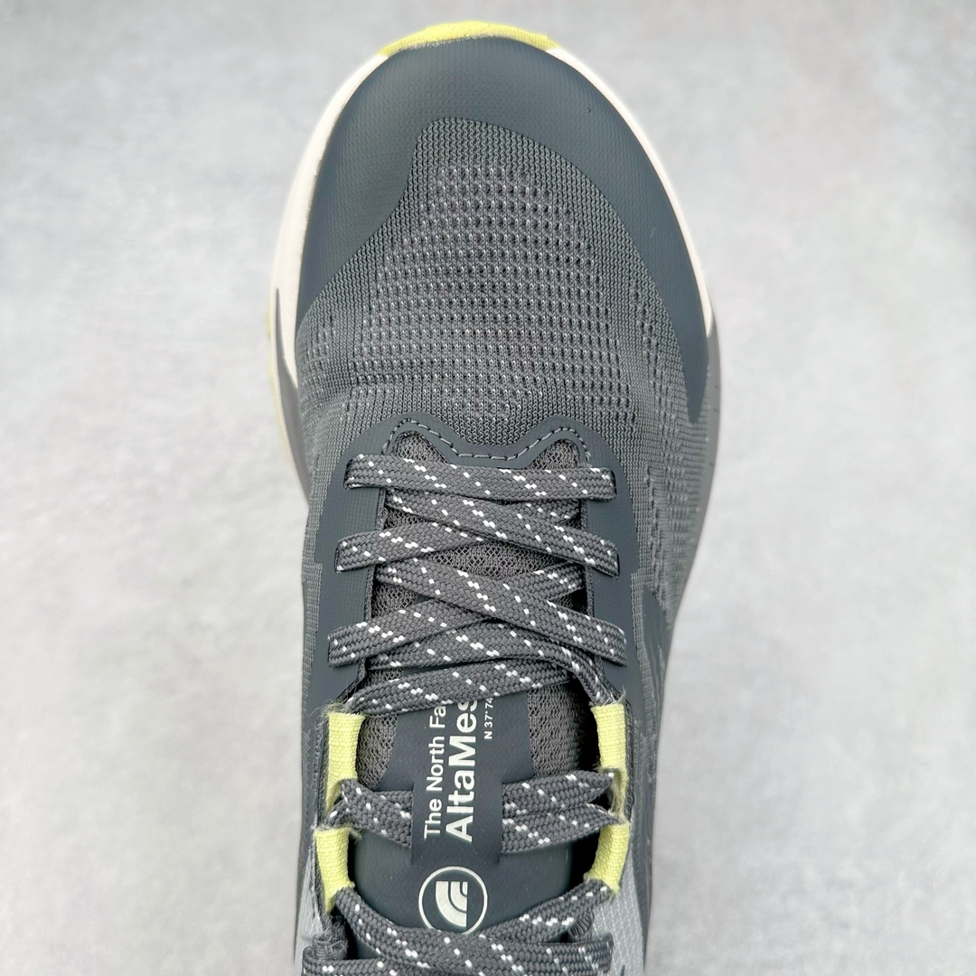 图片[4]-THE NORTH FACE 北面防滑耐磨防水低帮户外功能鞋 有许多相当专业的户外爱好者 非常关心像是越野跑、专业登山鞋等一系列的户外鞋款开箱 本次介绍比较不一样的休闲机能鞋 带来登山朋友爱用的户外品牌北面The North Face的休闲系列徒步鞋款介绍，希望能提供大家于生活与轻旅行的不同选择。不少户外运动爱好者喜欢的专业登山品牌（北面）The North Face自1966年创立，由两位热爱登山徒步的年轻登山者于美西旧金山开创，不断透过研发与创新，并且将最先进的技术结合在服装与鞋款设计，生产多种外型帅气且专业能力非常强的户外服饰，备受欢迎。户外版有许多相当专业的户外爱好者，非常关心像是越野跑、专业登山鞋等一系列的户外鞋款开箱，本次介绍比较不一样的休闲机能鞋，带来登山朋友爱用的户外品牌北面The North Face的休闲系列徒步鞋款介绍，希望能提供大家于生活与轻旅行的不同选择。此鞋并非归类在专业登山鞋家族中，而是以高性价比、适合日常训练作为主推卖点，对登山初学的朋友来说，这双鞋耐磨与耐穿程度更是入手的绝佳理由，但是对进阶登山者而言，此鞋可能无法战胜难度更高的徒步登山路线。脚感与登山靴的稳健非常不一样，也不是越野跑鞋的野性、更非慢跑鞋的敏捷，个人觉得此鞋足感非常独特，XtraFoam中底的泡沫材质非常柔软，即使没有鞋带系统辅助，但是EXTS外底抓地系统底纹够深，每一步都十分平稳。尺码：39 40 40.5 41 42 42.5 43 44 44.5 45-选品中心