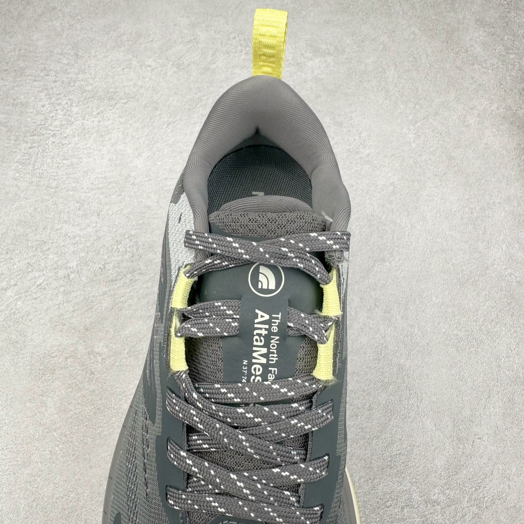 图片[5]-THE NORTH FACE 北面防滑耐磨防水低帮户外功能鞋 有许多相当专业的户外爱好者 非常关心像是越野跑、专业登山鞋等一系列的户外鞋款开箱 本次介绍比较不一样的休闲机能鞋 带来登山朋友爱用的户外品牌北面The North Face的休闲系列徒步鞋款介绍，希望能提供大家于生活与轻旅行的不同选择。不少户外运动爱好者喜欢的专业登山品牌（北面）The North Face自1966年创立，由两位热爱登山徒步的年轻登山者于美西旧金山开创，不断透过研发与创新，并且将最先进的技术结合在服装与鞋款设计，生产多种外型帅气且专业能力非常强的户外服饰，备受欢迎。户外版有许多相当专业的户外爱好者，非常关心像是越野跑、专业登山鞋等一系列的户外鞋款开箱，本次介绍比较不一样的休闲机能鞋，带来登山朋友爱用的户外品牌北面The North Face的休闲系列徒步鞋款介绍，希望能提供大家于生活与轻旅行的不同选择。此鞋并非归类在专业登山鞋家族中，而是以高性价比、适合日常训练作为主推卖点，对登山初学的朋友来说，这双鞋耐磨与耐穿程度更是入手的绝佳理由，但是对进阶登山者而言，此鞋可能无法战胜难度更高的徒步登山路线。脚感与登山靴的稳健非常不一样，也不是越野跑鞋的野性、更非慢跑鞋的敏捷，个人觉得此鞋足感非常独特，XtraFoam中底的泡沫材质非常柔软，即使没有鞋带系统辅助，但是EXTS外底抓地系统底纹够深，每一步都十分平稳。尺码：39 40 40.5 41 42 42.5 43 44 44.5 45-选品中心