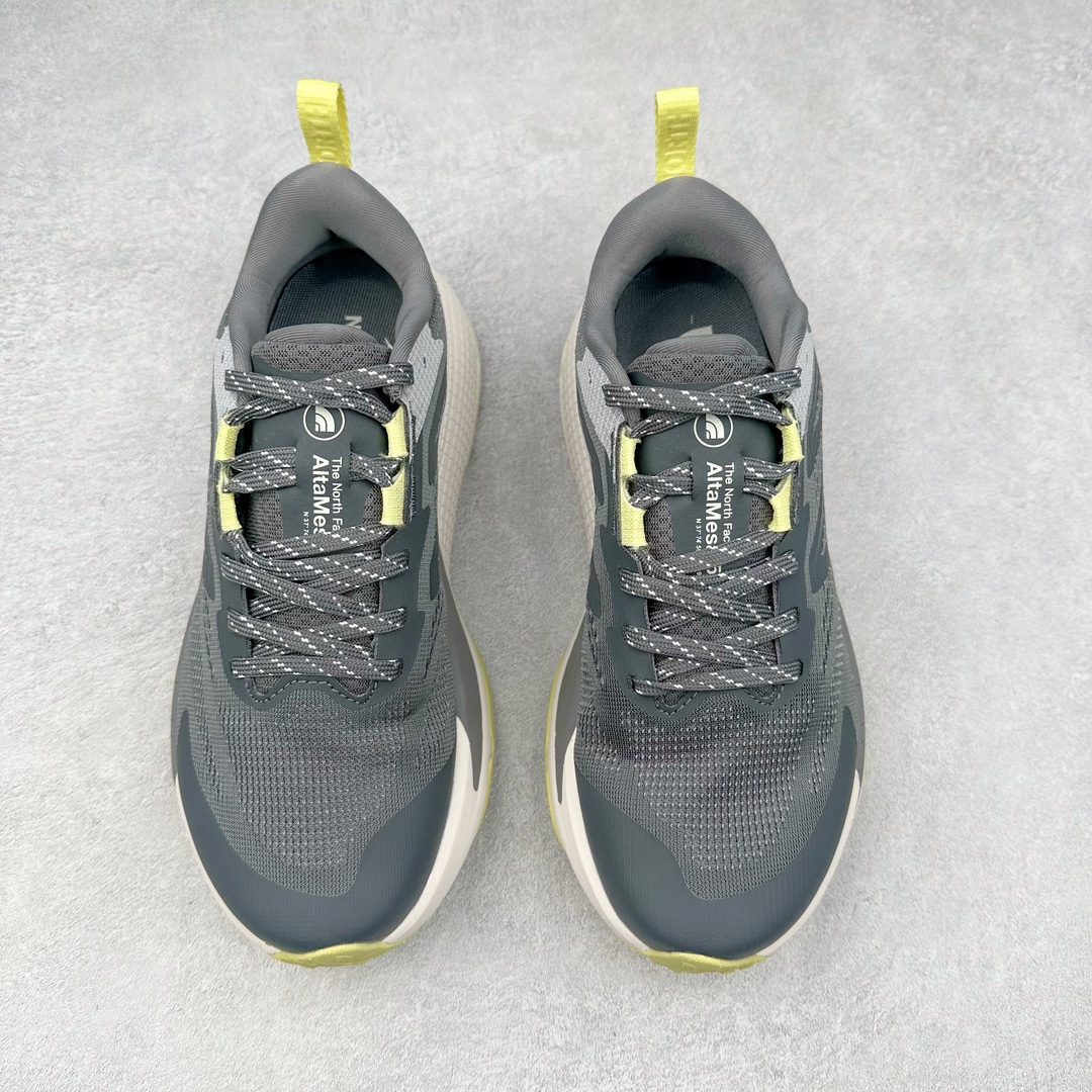 图片[2]-THE NORTH FACE 北面防滑耐磨防水低帮户外功能鞋 有许多相当专业的户外爱好者 非常关心像是越野跑、专业登山鞋等一系列的户外鞋款开箱 本次介绍比较不一样的休闲机能鞋 带来登山朋友爱用的户外品牌北面The North Face的休闲系列徒步鞋款介绍，希望能提供大家于生活与轻旅行的不同选择。不少户外运动爱好者喜欢的专业登山品牌（北面）The North Face自1966年创立，由两位热爱登山徒步的年轻登山者于美西旧金山开创，不断透过研发与创新，并且将最先进的技术结合在服装与鞋款设计，生产多种外型帅气且专业能力非常强的户外服饰，备受欢迎。户外版有许多相当专业的户外爱好者，非常关心像是越野跑、专业登山鞋等一系列的户外鞋款开箱，本次介绍比较不一样的休闲机能鞋，带来登山朋友爱用的户外品牌北面The North Face的休闲系列徒步鞋款介绍，希望能提供大家于生活与轻旅行的不同选择。此鞋并非归类在专业登山鞋家族中，而是以高性价比、适合日常训练作为主推卖点，对登山初学的朋友来说，这双鞋耐磨与耐穿程度更是入手的绝佳理由，但是对进阶登山者而言，此鞋可能无法战胜难度更高的徒步登山路线。脚感与登山靴的稳健非常不一样，也不是越野跑鞋的野性、更非慢跑鞋的敏捷，个人觉得此鞋足感非常独特，XtraFoam中底的泡沫材质非常柔软，即使没有鞋带系统辅助，但是EXTS外底抓地系统底纹够深，每一步都十分平稳。尺码：39 40 40.5 41 42 42.5 43 44 44.5 45-选品中心