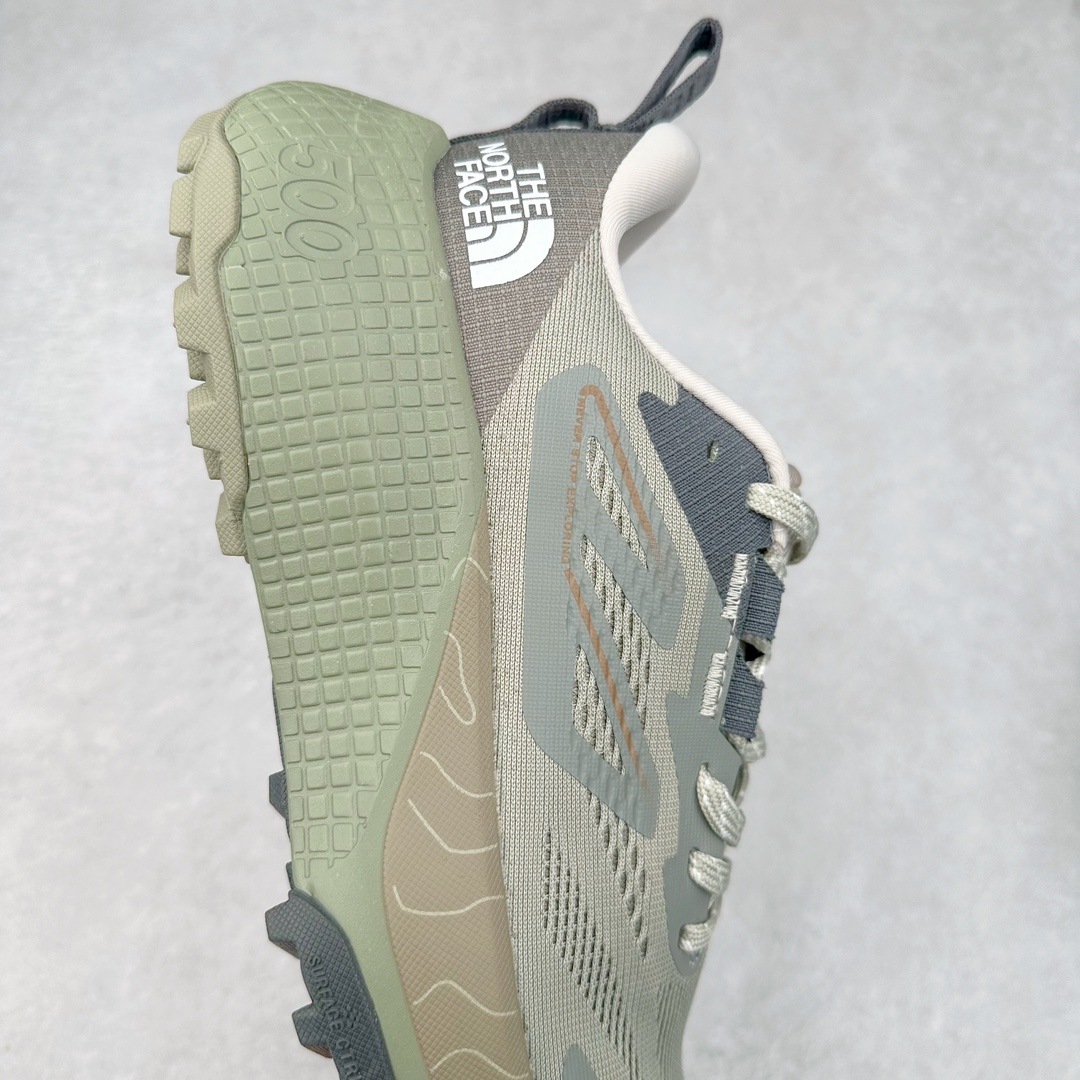 图片[6]-THE NORTH FACE 北面防滑耐磨防水低帮户外功能鞋 有许多相当专业的户外爱好者 非常关心像是越野跑、专业登山鞋等一系列的户外鞋款开箱 本次介绍比较不一样的休闲机能鞋 带来登山朋友爱用的户外品牌北面The North Face的休闲系列徒步鞋款介绍，希望能提供大家于生活与轻旅行的不同选择。不少户外运动爱好者喜欢的专业登山品牌（北面）The North Face自1966年创立，由两位热爱登山徒步的年轻登山者于美西旧金山开创，不断透过研发与创新，并且将最先进的技术结合在服装与鞋款设计，生产多种外型帅气且专业能力非常强的户外服饰，备受欢迎。户外版有许多相当专业的户外爱好者，非常关心像是越野跑、专业登山鞋等一系列的户外鞋款开箱，本次介绍比较不一样的休闲机能鞋，带来登山朋友爱用的户外品牌北面The North Face的休闲系列徒步鞋款介绍，希望能提供大家于生活与轻旅行的不同选择。此鞋并非归类在专业登山鞋家族中，而是以高性价比、适合日常训练作为主推卖点，对登山初学的朋友来说，这双鞋耐磨与耐穿程度更是入手的绝佳理由，但是对进阶登山者而言，此鞋可能无法战胜难度更高的徒步登山路线。脚感与登山靴的稳健非常不一样，也不是越野跑鞋的野性、更非慢跑鞋的敏捷，个人觉得此鞋足感非常独特，XtraFoam中底的泡沫材质非常柔软，即使没有鞋带系统辅助，但是EXTS外底抓地系统底纹够深，每一步都十分平稳。尺码：39 40 40.5 41 42 42.5 43 44 44.5 45-选品中心