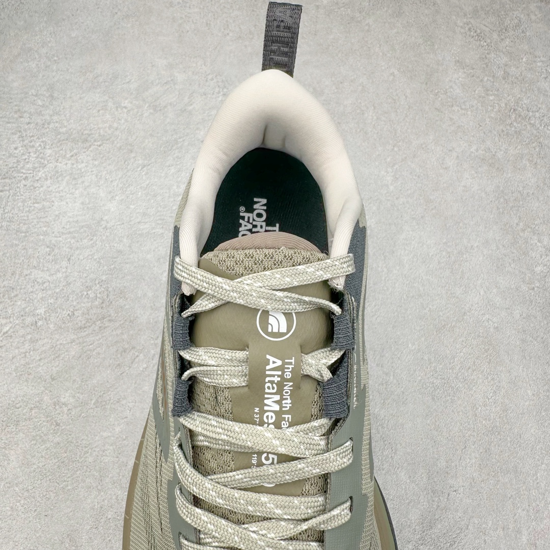 图片[5]-THE NORTH FACE 北面防滑耐磨防水低帮户外功能鞋 有许多相当专业的户外爱好者 非常关心像是越野跑、专业登山鞋等一系列的户外鞋款开箱 本次介绍比较不一样的休闲机能鞋 带来登山朋友爱用的户外品牌北面The North Face的休闲系列徒步鞋款介绍，希望能提供大家于生活与轻旅行的不同选择。不少户外运动爱好者喜欢的专业登山品牌（北面）The North Face自1966年创立，由两位热爱登山徒步的年轻登山者于美西旧金山开创，不断透过研发与创新，并且将最先进的技术结合在服装与鞋款设计，生产多种外型帅气且专业能力非常强的户外服饰，备受欢迎。户外版有许多相当专业的户外爱好者，非常关心像是越野跑、专业登山鞋等一系列的户外鞋款开箱，本次介绍比较不一样的休闲机能鞋，带来登山朋友爱用的户外品牌北面The North Face的休闲系列徒步鞋款介绍，希望能提供大家于生活与轻旅行的不同选择。此鞋并非归类在专业登山鞋家族中，而是以高性价比、适合日常训练作为主推卖点，对登山初学的朋友来说，这双鞋耐磨与耐穿程度更是入手的绝佳理由，但是对进阶登山者而言，此鞋可能无法战胜难度更高的徒步登山路线。脚感与登山靴的稳健非常不一样，也不是越野跑鞋的野性、更非慢跑鞋的敏捷，个人觉得此鞋足感非常独特，XtraFoam中底的泡沫材质非常柔软，即使没有鞋带系统辅助，但是EXTS外底抓地系统底纹够深，每一步都十分平稳。尺码：39 40 40.5 41 42 42.5 43 44 44.5 45-选品中心