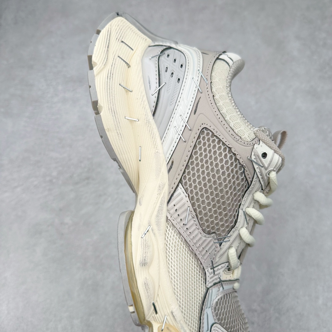 图片[6]-BALENCIAGA Stapler Sneakers 巴黎世家订书机鞋网布系带低帮走秀复古老爹鞋 展现品牌对于新潮事物的热情 这款鞋子拥有巨大尺寸和醒目设计 符合当下”老爹鞋”的趋势 鞋子采用银灰配色 营造出低调而不失华丽的效果 10XL的尺码使它成为市场中最显眼的存在 适合追求个性化的人群 Balenciaga始终站在时尚前沿 此次发布的产品再次体现了他们的创新能力 偏大一码 尺码：35 36 37 38 39 40 41 42 43 44 45 46-选品中心