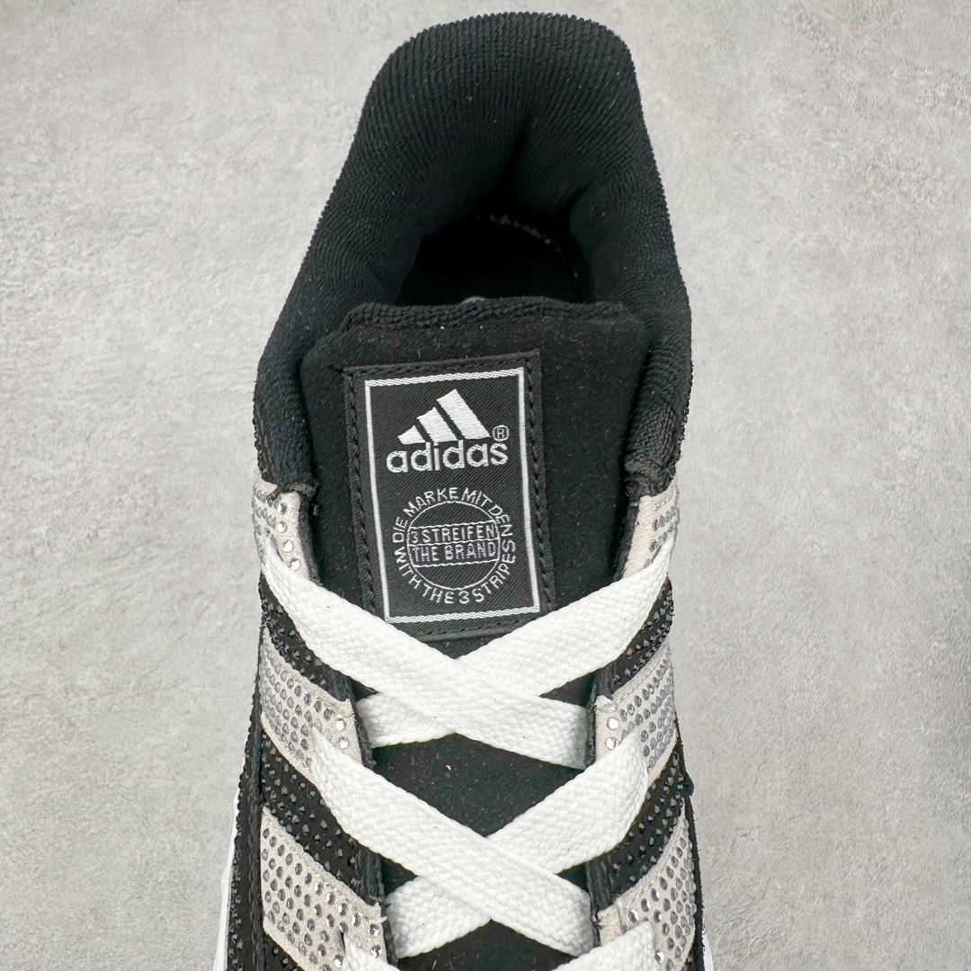 图片[5]-AD Originals Campus 00s 学院系列面包风经典复古低帮百搭休闲运动板鞋 GY5274 这次 Originals 选择了以经典复古鞋型 Campus 为蓝本打造全新面包鞋 这款鞋型联名不断 冠希当年对它更是钟爱有加 论牌面丝毫不输贝壳头、Forum 等大热鞋型 这次 Campus 一改 80 年代的瘦长造型 鞋舌、鞋身、鞋底甚至细节都变大了 营造出千禧年前后流行的面包鞋宽大廓形 因此鞋名改为 Campus 00s 鞋身采用绒面皮料搭配白色常规皮革 质感上还是延续了经典 Campus 的设计 鞋舌填充更加饱满 让鞋款整体看起来更加圆润 搭配上这款浅蓝配色 「蓝胖子」造型真的很可爱 鞋舌还加入了与以往 Campus 不同的全新三叶草 Logo 令造型更具千禧气息 鞋带也采用了加宽的设计 如果你不喜欢 这次还附送了传统鞋带可以替换 鞋底采用了米黄做旧设计 凸显鞋款的复古年代感 除了清新可人的浅蓝配色 还有一款酷灰配色 造型更加硬朗复古 而且相比浅蓝配色更加耐脏 尺码：36 36⅔ 37⅓ 38 38⅔ 39⅓ 40 40⅔ 41⅓ 42 42⅔ 43⅓ 44 45-选品中心