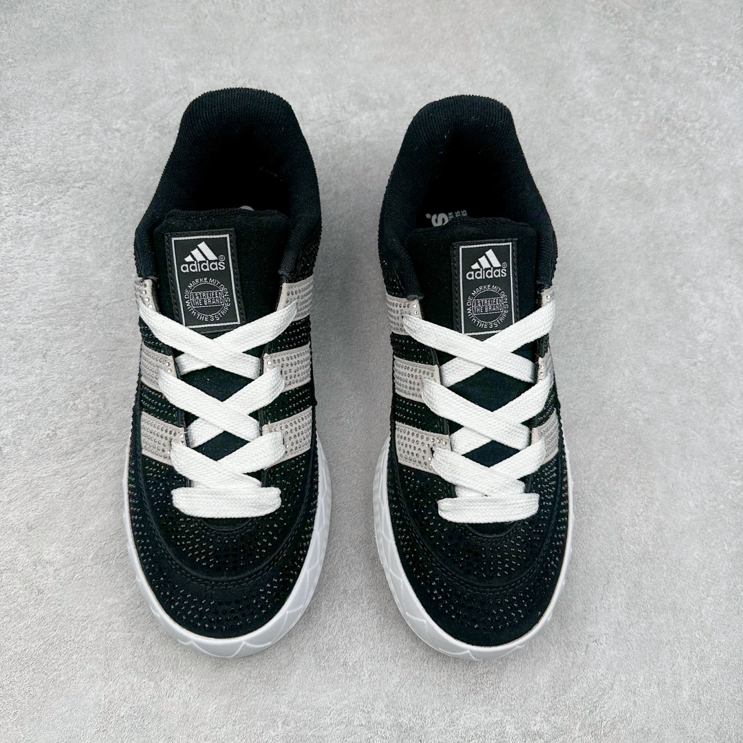 图片[2]-AD Originals Campus 00s 学院系列面包风经典复古低帮百搭休闲运动板鞋 GY5274 这次 Originals 选择了以经典复古鞋型 Campus 为蓝本打造全新面包鞋 这款鞋型联名不断 冠希当年对它更是钟爱有加 论牌面丝毫不输贝壳头、Forum 等大热鞋型 这次 Campus 一改 80 年代的瘦长造型 鞋舌、鞋身、鞋底甚至细节都变大了 营造出千禧年前后流行的面包鞋宽大廓形 因此鞋名改为 Campus 00s 鞋身采用绒面皮料搭配白色常规皮革 质感上还是延续了经典 Campus 的设计 鞋舌填充更加饱满 让鞋款整体看起来更加圆润 搭配上这款浅蓝配色 「蓝胖子」造型真的很可爱 鞋舌还加入了与以往 Campus 不同的全新三叶草 Logo 令造型更具千禧气息 鞋带也采用了加宽的设计 如果你不喜欢 这次还附送了传统鞋带可以替换 鞋底采用了米黄做旧设计 凸显鞋款的复古年代感 除了清新可人的浅蓝配色 还有一款酷灰配色 造型更加硬朗复古 而且相比浅蓝配色更加耐脏 尺码：36 36⅔ 37⅓ 38 38⅔ 39⅓ 40 40⅔ 41⅓ 42 42⅔ 43⅓ 44 45-选品中心