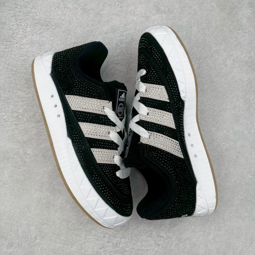 图片[3]-AD Originals Campus 00s 学院系列面包风经典复古低帮百搭休闲运动板鞋 GY5274 这次 Originals 选择了以经典复古鞋型 Campus 为蓝本打造全新面包鞋 这款鞋型联名不断 冠希当年对它更是钟爱有加 论牌面丝毫不输贝壳头、Forum 等大热鞋型 这次 Campus 一改 80 年代的瘦长造型 鞋舌、鞋身、鞋底甚至细节都变大了 营造出千禧年前后流行的面包鞋宽大廓形 因此鞋名改为 Campus 00s 鞋身采用绒面皮料搭配白色常规皮革 质感上还是延续了经典 Campus 的设计 鞋舌填充更加饱满 让鞋款整体看起来更加圆润 搭配上这款浅蓝配色 「蓝胖子」造型真的很可爱 鞋舌还加入了与以往 Campus 不同的全新三叶草 Logo 令造型更具千禧气息 鞋带也采用了加宽的设计 如果你不喜欢 这次还附送了传统鞋带可以替换 鞋底采用了米黄做旧设计 凸显鞋款的复古年代感 除了清新可人的浅蓝配色 还有一款酷灰配色 造型更加硬朗复古 而且相比浅蓝配色更加耐脏 尺码：36 36⅔ 37⅓ 38 38⅔ 39⅓ 40 40⅔ 41⅓ 42 42⅔ 43⅓ 44 45-选品中心