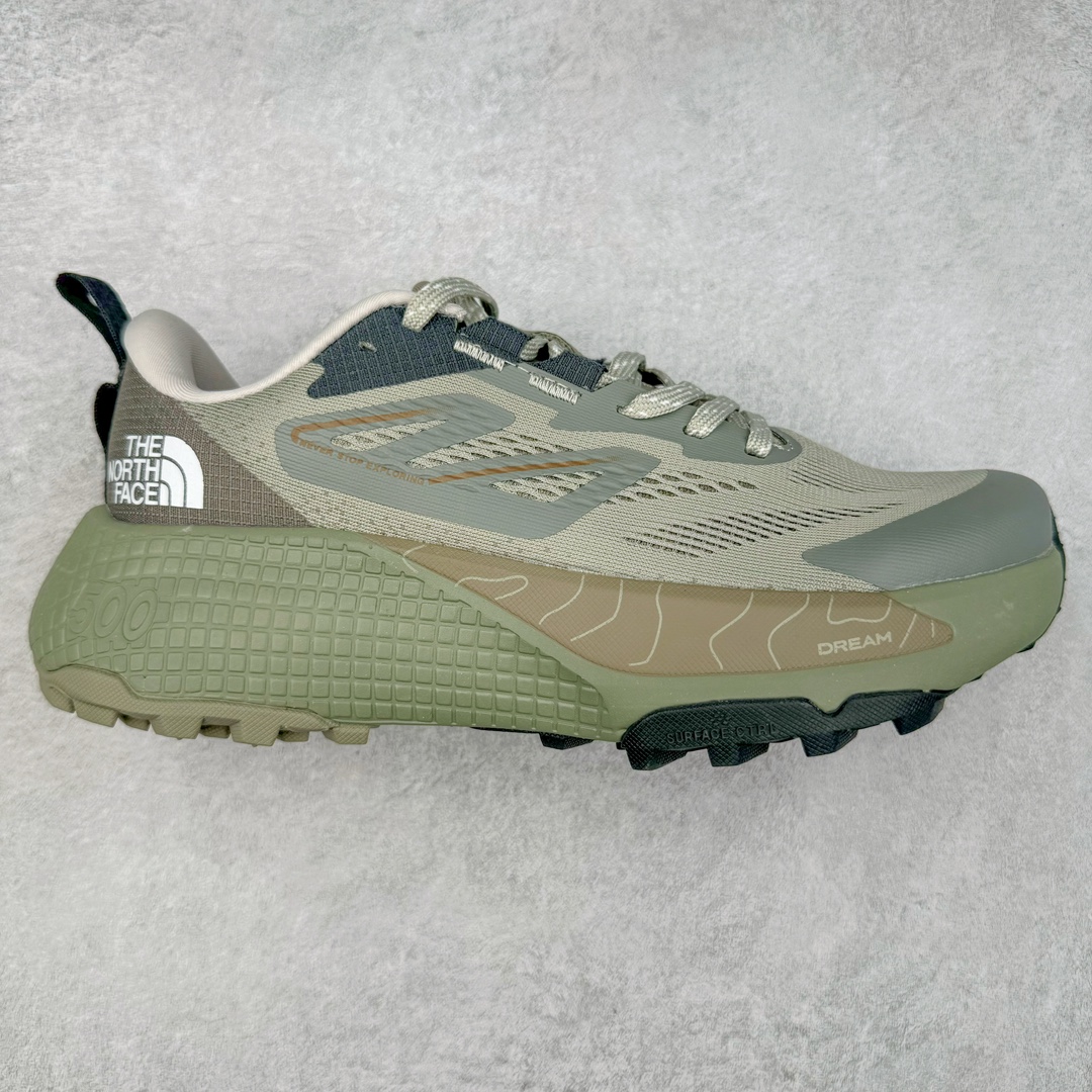 THE NORTH FACE 北面防滑耐磨防水低帮户外功能鞋 有许多相当专业的户外爱好者 非常关心像是越野跑、专业登山鞋等一系列的户外鞋款开箱 本次介绍比较不一样的休闲机能鞋 带来登山朋友爱用的户外品牌北面The North Face的休闲系列徒步鞋款介绍，希望能提供大家于生活与轻旅行的不同选择。不少户外运动爱好者喜欢的专业登山品牌（北面）The North Face自1966年创立，由两位热爱登山徒步的年轻登山者于美西旧金山开创，不断透过研发与创新，并且将最先进的技术结合在服装与鞋款设计，生产多种外型帅气且专业能力非常强的户外服饰，备受欢迎。户外版有许多相当专业的户外爱好者，非常关心像是越野跑、专业登山鞋等一系列的户外鞋款开箱，本次介绍比较不一样的休闲机能鞋，带来登山朋友爱用的户外品牌北面The North Face的休闲系列徒步鞋款介绍，希望能提供大家于生活与轻旅行的不同选择。此鞋并非归类在专业登山鞋家族中，而是以高性价比、适合日常训练作为主推卖点，对登山初学的朋友来说，这双鞋耐磨与耐穿程度更是入手的绝佳理由，但是对进阶登山者而言，此鞋可能无法战胜难度更高的徒步登山路线。脚感与登山靴的稳健非常不一样，也不是越野跑鞋的野性、更非慢跑鞋的敏捷，个人觉得此鞋足感非常独特，XtraFoam中底的泡沫材质非常柔软，即使没有鞋带系统辅助，但是EXTS外底抓地系统底纹够深，每一步都十分平稳。尺码：39 40 40.5 41 42 42.5 43 44 44.5 45-选品中心