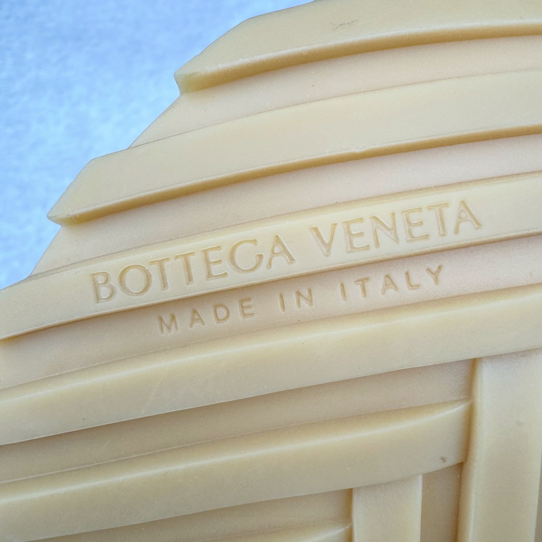 图片[17]-＃GD广顶 BOTTEGA VENETA Orbit Runner BV葆蝶家时尚休闲王一博同款老爹鞋运动鞋 原版开发 一比一打造 相似度百分之99以上 市场一梯队级别品质 区别市场任何标文顶级品质版本 采用轻质科技网布面料 搭配几何图案设计橡胶外底 王炸系列 高版本 认准套包工艺 实际增高很多哦 还是一样显腿细非常nice 耐玩耐造 对标对版 套包鞋工艺 认准高版本 大底选用拼色TPU大底 配置原版包装 尺码：35 36 37 38 39 40 41 42 43 44 45-选品中心