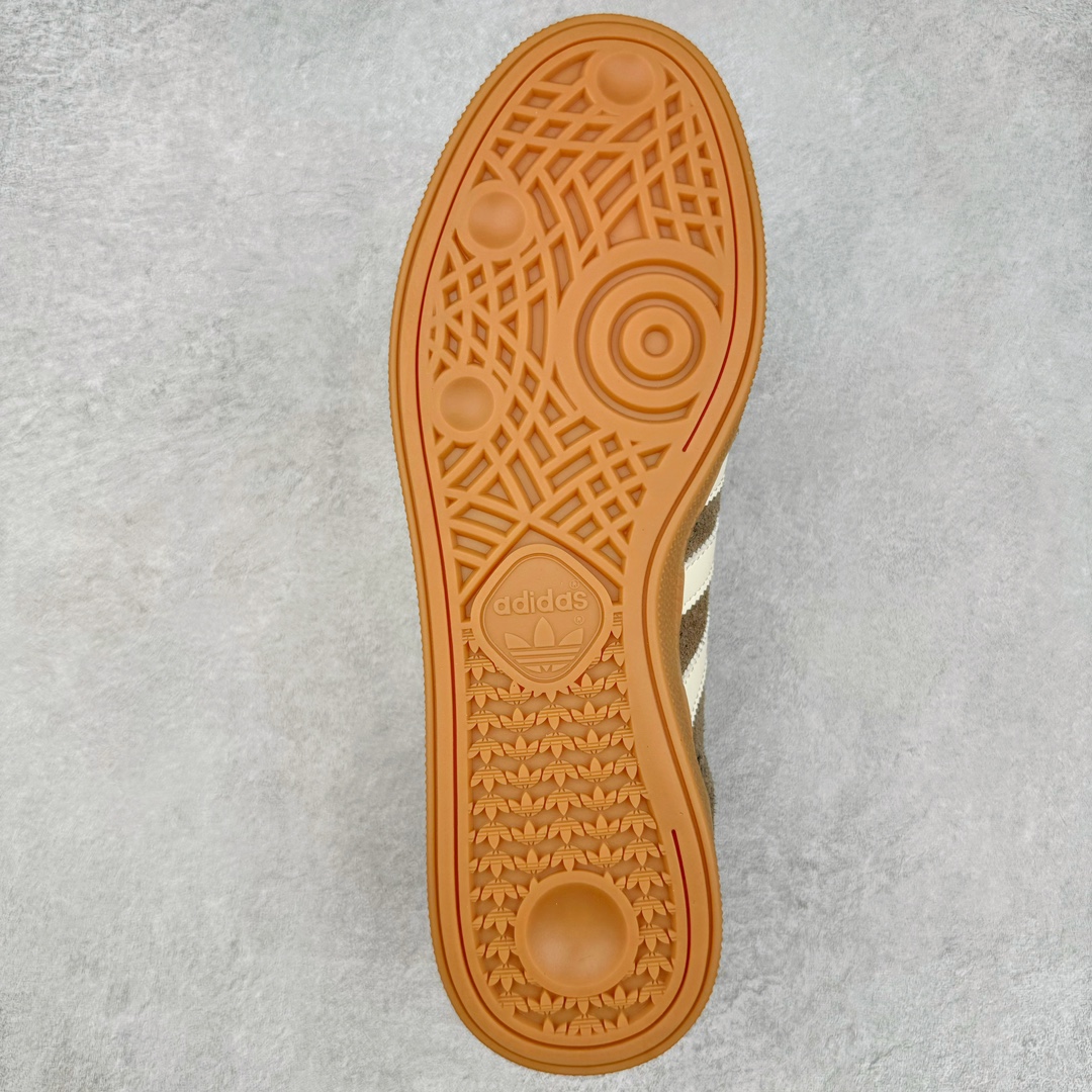 图片[9]-＃C版纯原 AD Originals Handball SPZL 手球运动员系列百搭休闲运动板鞋 IF6490 这款来自阿迪达斯的这款HANDBALL SPZL前身是一双手球运动鞋，这一次拿来复刻，所以鞋面的主要色彩选用了黑色， 鞋面外侧除了Spezial字母之外还有三叶草标志。Handball SPZL作为复古手球训练鞋与作为室内足球鞋的Samba有着异曲同工之处，但是质感更为出众的鞋身以及丰富的配色选择比起Samba来讲可以说是更胜一筹了！尺码：36 36⅔ 37⅓ 38 38⅔ 39⅓ 40 40⅔ 41⅓ 42 42⅔ 43⅓ 44 45-选品中心