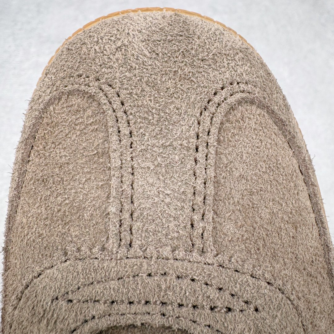 图片[16]-＃C版纯原 AD Originals Handball SPZL 手球运动员系列百搭休闲运动板鞋 IF6490 这款来自阿迪达斯的这款HANDBALL SPZL前身是一双手球运动鞋，这一次拿来复刻，所以鞋面的主要色彩选用了黑色， 鞋面外侧除了Spezial字母之外还有三叶草标志。Handball SPZL作为复古手球训练鞋与作为室内足球鞋的Samba有着异曲同工之处，但是质感更为出众的鞋身以及丰富的配色选择比起Samba来讲可以说是更胜一筹了！尺码：36 36⅔ 37⅓ 38 38⅔ 39⅓ 40 40⅔ 41⅓ 42 42⅔ 43⅓ 44 45-选品中心