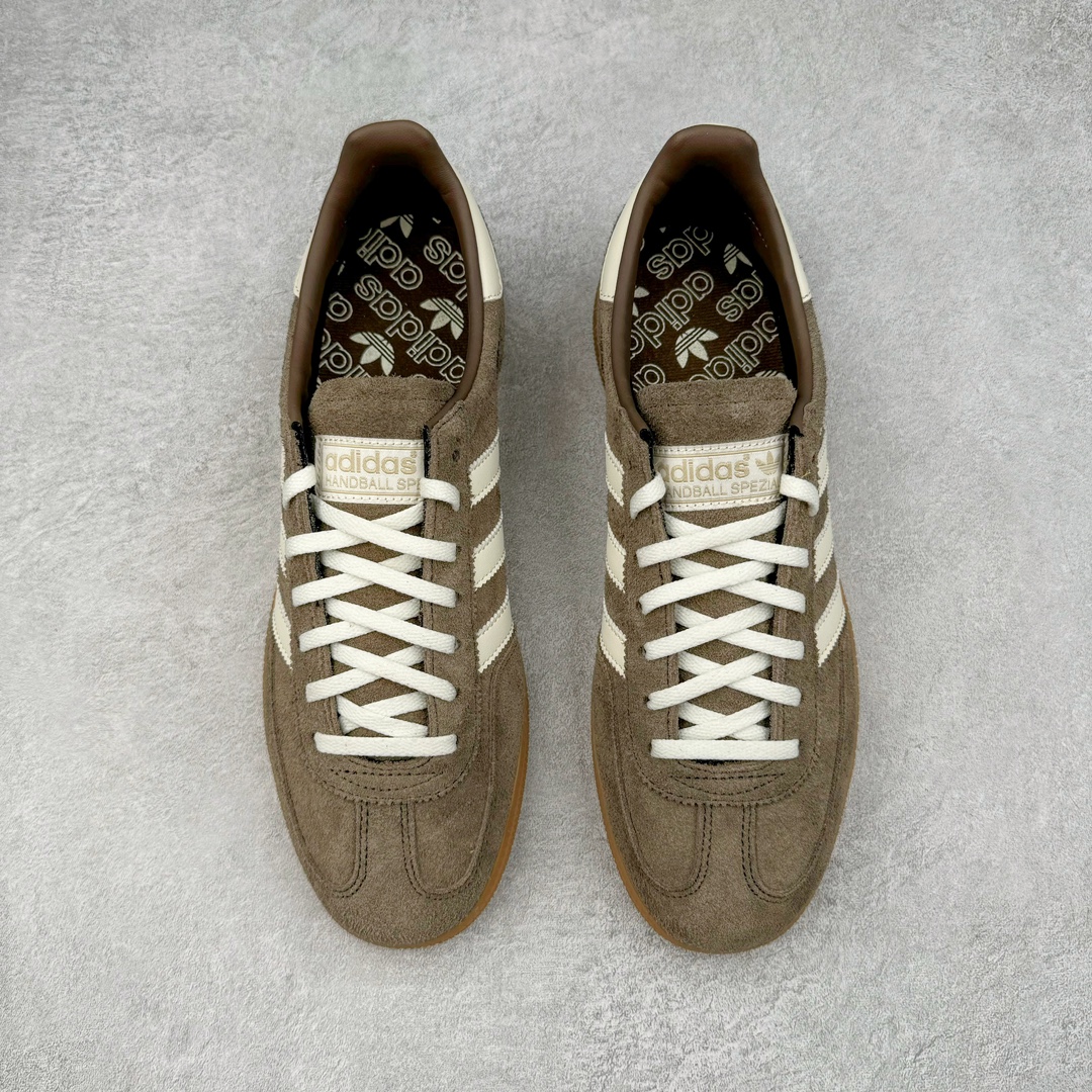 图片[2]-＃C版纯原 AD Originals Handball SPZL 手球运动员系列百搭休闲运动板鞋 IF6490 这款来自阿迪达斯的这款HANDBALL SPZL前身是一双手球运动鞋，这一次拿来复刻，所以鞋面的主要色彩选用了黑色， 鞋面外侧除了Spezial字母之外还有三叶草标志。Handball SPZL作为复古手球训练鞋与作为室内足球鞋的Samba有着异曲同工之处，但是质感更为出众的鞋身以及丰富的配色选择比起Samba来讲可以说是更胜一筹了！尺码：36 36⅔ 37⅓ 38 38⅔ 39⅓ 40 40⅔ 41⅓ 42 42⅔ 43⅓ 44 45-选品中心