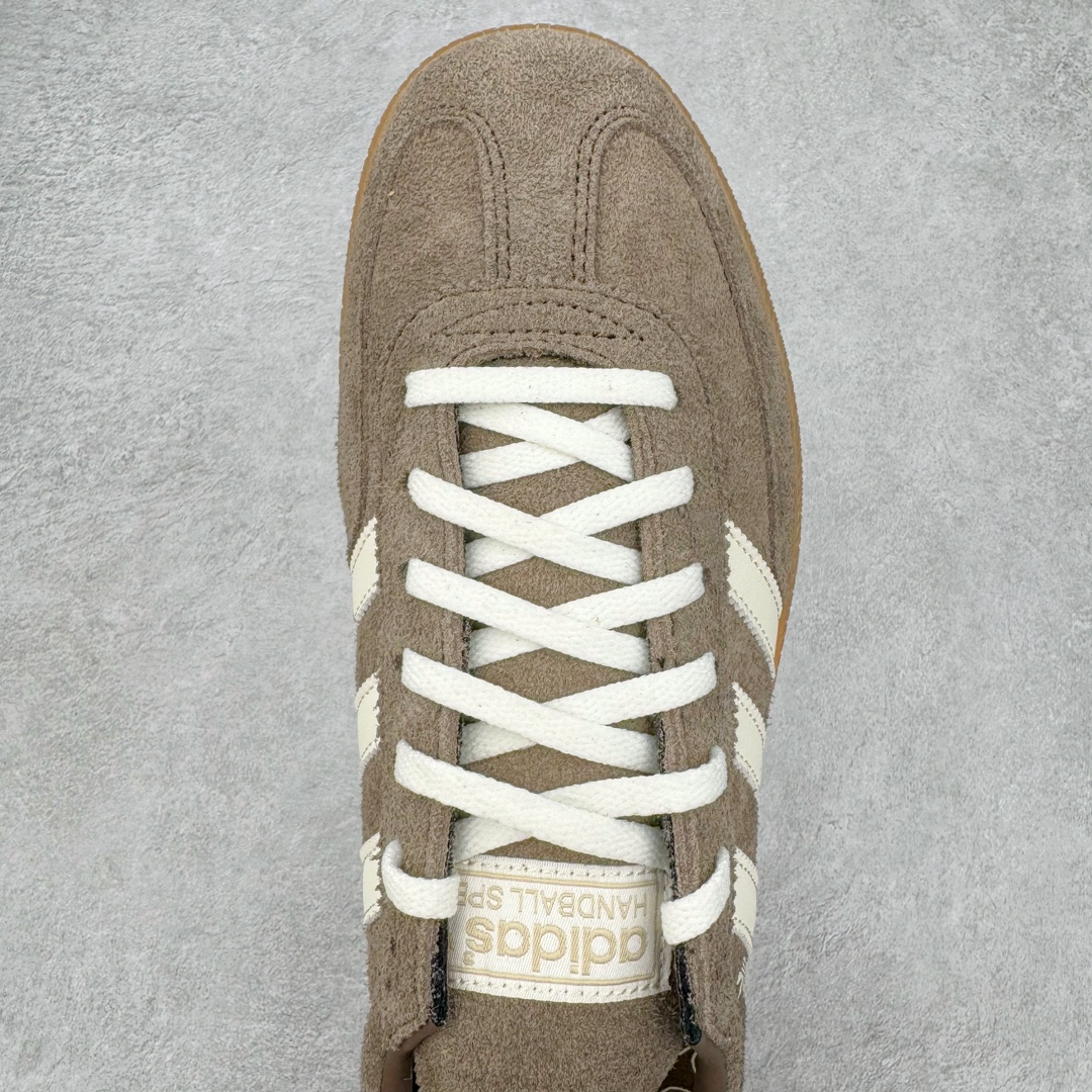 图片[4]-＃C版纯原 AD Originals Handball SPZL 手球运动员系列百搭休闲运动板鞋 IF6490 这款来自阿迪达斯的这款HANDBALL SPZL前身是一双手球运动鞋，这一次拿来复刻，所以鞋面的主要色彩选用了黑色， 鞋面外侧除了Spezial字母之外还有三叶草标志。Handball SPZL作为复古手球训练鞋与作为室内足球鞋的Samba有着异曲同工之处，但是质感更为出众的鞋身以及丰富的配色选择比起Samba来讲可以说是更胜一筹了！尺码：36 36⅔ 37⅓ 38 38⅔ 39⅓ 40 40⅔ 41⅓ 42 42⅔ 43⅓ 44 45-选品中心