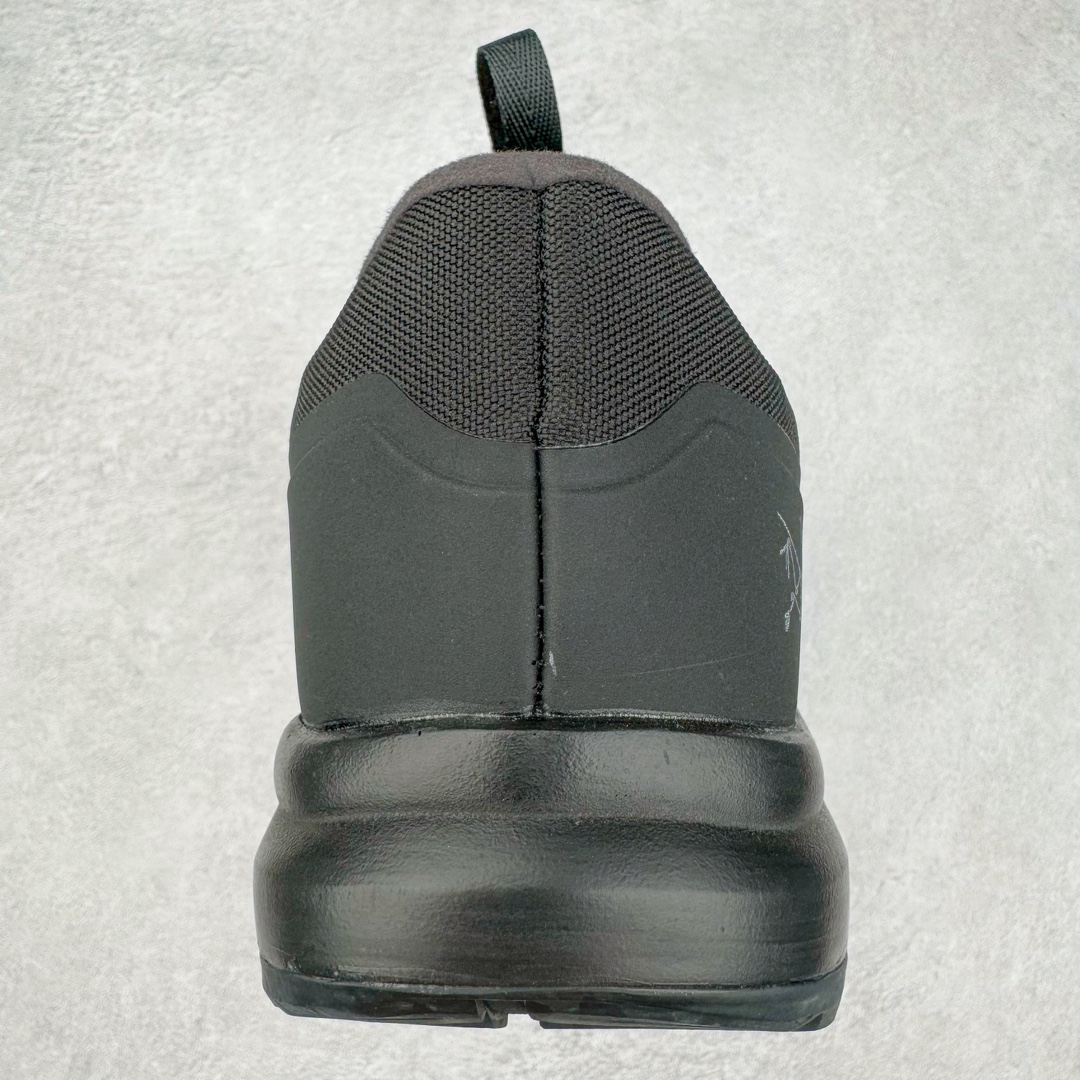 图片[8]-＃SG 加拿大品牌 始祖鸟Arcteryx Aerios AURA Low 始祖鸟系列长距离越野登山徒步户外防水多功能运动跑鞋 ARC\’TERYX始祖鸟，户外运动产品的天花板品牌，2017年发布第一款越野跑鞋NORVAN VT，始祖鸟的越野跑鞋分为三个系列，分别是：VT（Vertical Terrain垂直地形）、LD（Long Distance长距离）、SL（Super Light超轻），发展到今日已经更新到了第三代产品，而NORVAN的命名源于北温哥华（North Vancouver）代表高性能越野跑系统。在2018年我测评了始祖鸟第一代长距离越野跑鞋NORVAN LD，而这次测评的，正是该系列的第三代产品NORVAN LD 3，它与初代相比可以说是脱胎换骨的改变。在整体外观方面，NORVAN LD 3保持了ARC\’TERYX始祖鸟一贯的设计风格，配色一如既往的“素”，使用纯色营造出高级感。鞋面采用单层网孔Cordura®鞋面，与初代的紧密编织鞋面相比透气性能更好，鞋面热压了TPU薄膜支撑鞋面，得益于靠近中底整圈的热压TPU，使NORVAN LD 3的涉水深度更深。NORVAN LD 3帮面一体成型，只在跟杯正中进行缝合，跟杯有硬质港宝，能有效支撑和锁定足跟，足跟外侧印刷了ARC\’TERYX始祖鸟LOGO。鞋头多层防踢设计保护脚趾，避免脚趾踢到尖利的岩石导致受伤。尺码：36 36.5 37.5 38 38.5 39 40 40.5 41 42 42.5 43 44 44.5 45-选品中心