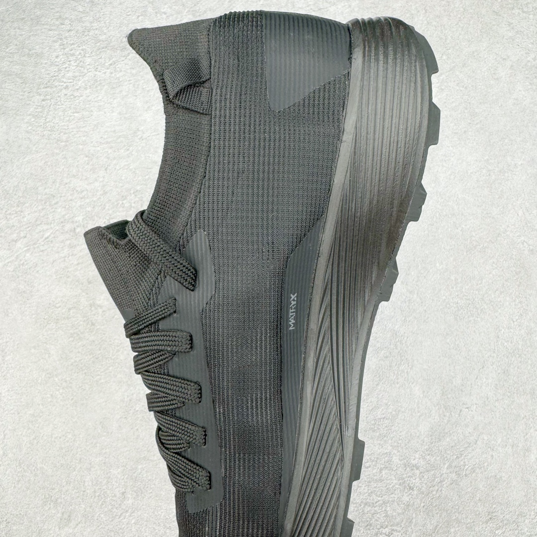 图片[7]-＃SG 加拿大品牌 始祖鸟Arcteryx Aerios AURA Low 始祖鸟系列长距离越野登山徒步户外防水多功能运动跑鞋 ARC\’TERYX始祖鸟，户外运动产品的天花板品牌，2017年发布第一款越野跑鞋NORVAN VT，始祖鸟的越野跑鞋分为三个系列，分别是：VT（Vertical Terrain垂直地形）、LD（Long Distance长距离）、SL（Super Light超轻），发展到今日已经更新到了第三代产品，而NORVAN的命名源于北温哥华（North Vancouver）代表高性能越野跑系统。在2018年我测评了始祖鸟第一代长距离越野跑鞋NORVAN LD，而这次测评的，正是该系列的第三代产品NORVAN LD 3，它与初代相比可以说是脱胎换骨的改变。在整体外观方面，NORVAN LD 3保持了ARC\’TERYX始祖鸟一贯的设计风格，配色一如既往的“素”，使用纯色营造出高级感。鞋面采用单层网孔Cordura®鞋面，与初代的紧密编织鞋面相比透气性能更好，鞋面热压了TPU薄膜支撑鞋面，得益于靠近中底整圈的热压TPU，使NORVAN LD 3的涉水深度更深。NORVAN LD 3帮面一体成型，只在跟杯正中进行缝合，跟杯有硬质港宝，能有效支撑和锁定足跟，足跟外侧印刷了ARC\’TERYX始祖鸟LOGO。鞋头多层防踢设计保护脚趾，避免脚趾踢到尖利的岩石导致受伤。尺码：36 36.5 37.5 38 38.5 39 40 40.5 41 42 42.5 43 44 44.5 45-选品中心