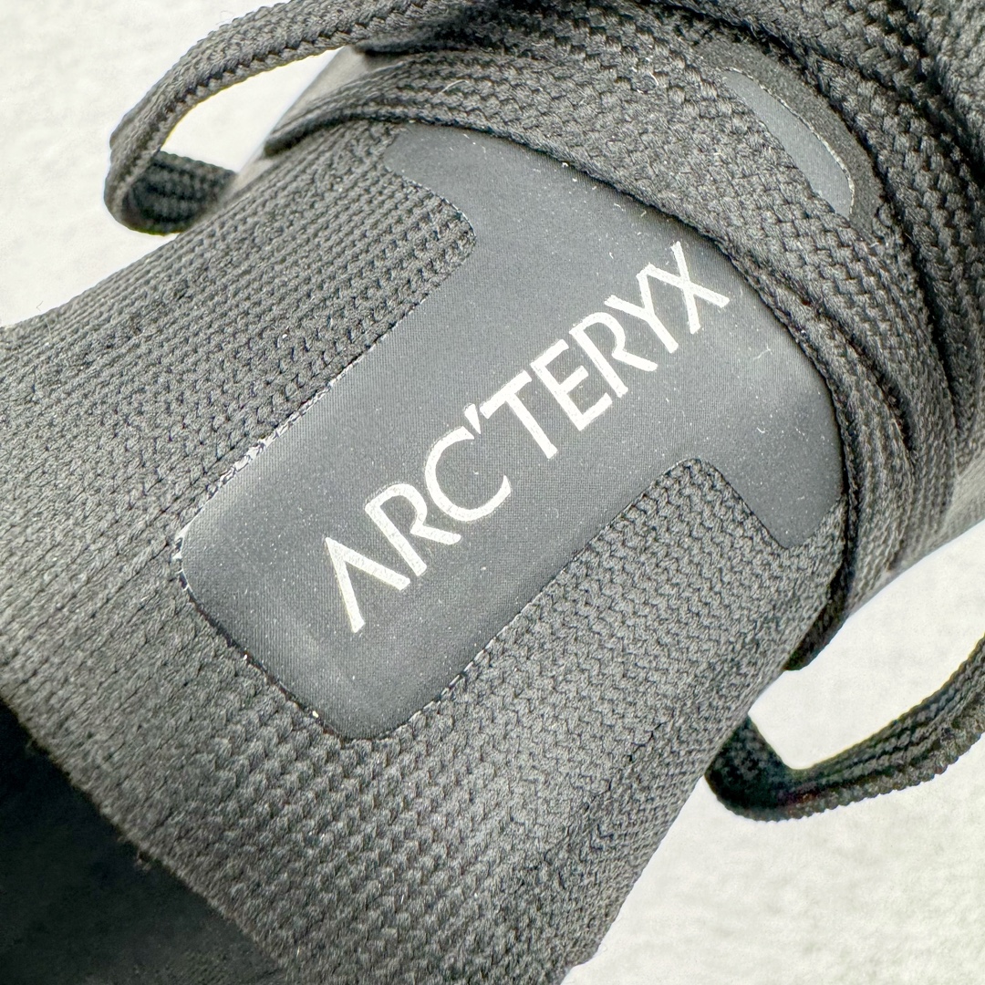 图片[11]-＃SG 加拿大品牌 始祖鸟Arcteryx Aerios AURA Low 始祖鸟系列长距离越野登山徒步户外防水多功能运动跑鞋 ARC\’TERYX始祖鸟，户外运动产品的天花板品牌，2017年发布第一款越野跑鞋NORVAN VT，始祖鸟的越野跑鞋分为三个系列，分别是：VT（Vertical Terrain垂直地形）、LD（Long Distance长距离）、SL（Super Light超轻），发展到今日已经更新到了第三代产品，而NORVAN的命名源于北温哥华（North Vancouver）代表高性能越野跑系统。在2018年我测评了始祖鸟第一代长距离越野跑鞋NORVAN LD，而这次测评的，正是该系列的第三代产品NORVAN LD 3，它与初代相比可以说是脱胎换骨的改变。在整体外观方面，NORVAN LD 3保持了ARC\’TERYX始祖鸟一贯的设计风格，配色一如既往的“素”，使用纯色营造出高级感。鞋面采用单层网孔Cordura®鞋面，与初代的紧密编织鞋面相比透气性能更好，鞋面热压了TPU薄膜支撑鞋面，得益于靠近中底整圈的热压TPU，使NORVAN LD 3的涉水深度更深。NORVAN LD 3帮面一体成型，只在跟杯正中进行缝合，跟杯有硬质港宝，能有效支撑和锁定足跟，足跟外侧印刷了ARC\’TERYX始祖鸟LOGO。鞋头多层防踢设计保护脚趾，避免脚趾踢到尖利的岩石导致受伤。尺码：36 36.5 37.5 38 38.5 39 40 40.5 41 42 42.5 43 44 44.5 45-选品中心