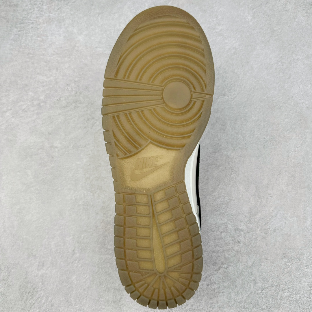 图片[9]-＃YC纯原 NK Dunk Low 古唐印花 FJ4188-001 定制系列天花板 无原鞋不开发 全系列得物原鞋一比一校对开发 配色持续更新中 终端对接 优势输出 全套原厂楦头原纸板数据档案倾力打造 原汁原味莞产 极致还原 圈内最强针车工艺 高端零售指定版 广东原厂配套原盒原标 鞋盒分三个尺码段 原厂冲刀 超高清洁度 全鞋零毛边皮料切割 采用原厂百宏鞋带以及原厂百宏织唛舌标 内标可供原厂几率过验 进口原装条纹中底布 四线拉帮白色点胶 原厂拉帮手法遵循公司 原厂电绣 极致还原 尺码：35.5 36 36.5 37.5 38 38.5 39 40-选品中心