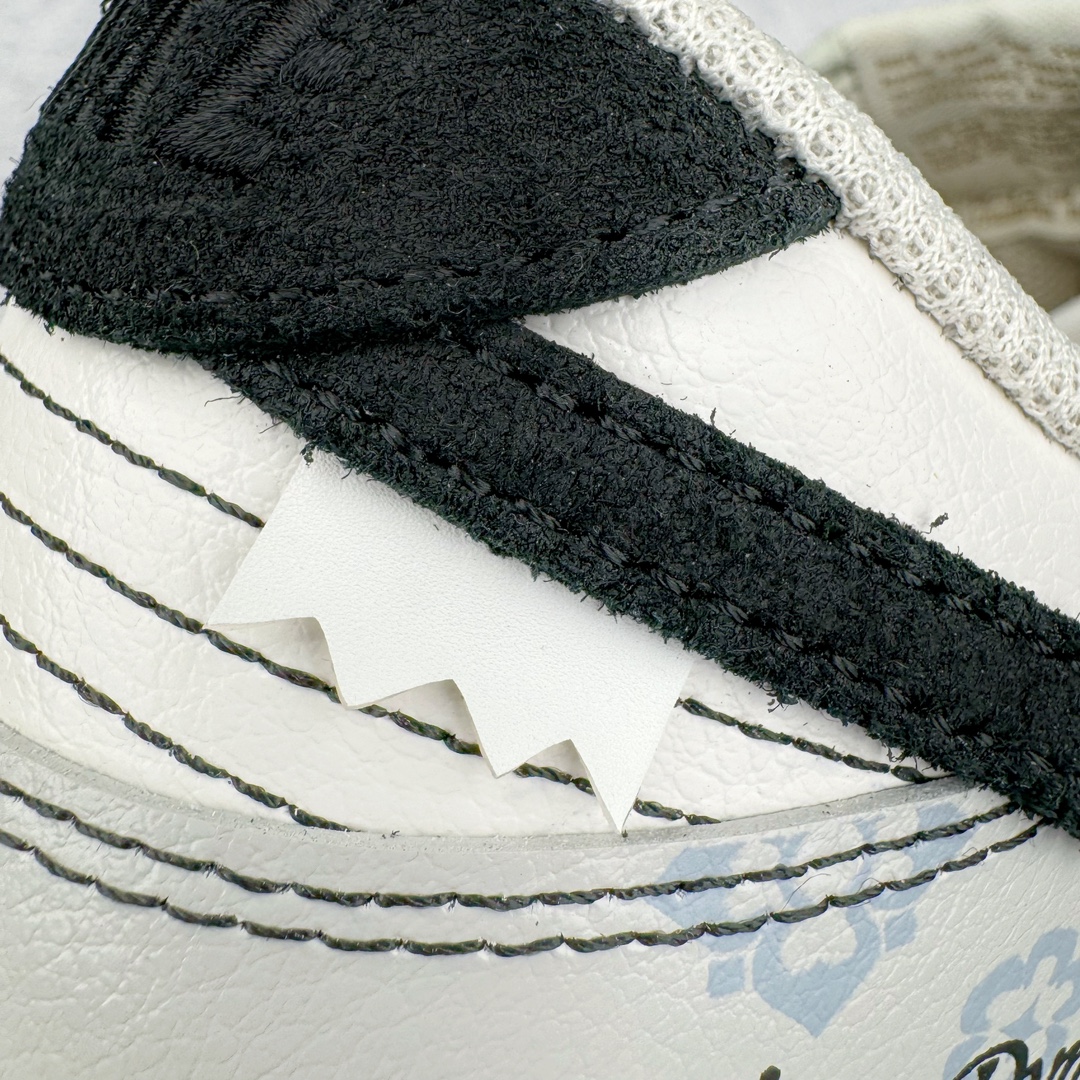 图片[16]-＃YC纯原 NK Dunk Low 古唐印花 FJ4188-001 定制系列天花板 无原鞋不开发 全系列得物原鞋一比一校对开发 配色持续更新中 终端对接 优势输出 全套原厂楦头原纸板数据档案倾力打造 原汁原味莞产 极致还原 圈内最强针车工艺 高端零售指定版 广东原厂配套原盒原标 鞋盒分三个尺码段 原厂冲刀 超高清洁度 全鞋零毛边皮料切割 采用原厂百宏鞋带以及原厂百宏织唛舌标 内标可供原厂几率过验 进口原装条纹中底布 四线拉帮白色点胶 原厂拉帮手法遵循公司 原厂电绣 极致还原 尺码：35.5 36 36.5 37.5 38 38.5 39 40-选品中心