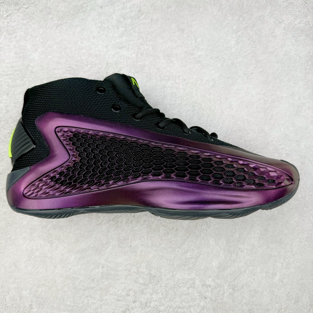 图片[4]-＃纯原特价 AD Anthony Edwards A.E. 1\\\”华子一代\\\”安东尼·爱德华兹签名实战减震防滑耐磨高帮篮球鞋 球鞋的整体设计非常复古 也可以理解为并不是目前篮球鞋的设计趋势 AE1流线简约的设计 也是让其非常具有辨识度 袜套与「蚁巢」组成的鞋身 在保证透气效果的同时 搭配鞋带更能带来相当出色的鞋脚一体性 中底自然还是搭载着AD的当家科技 JETBoost 并经由外层 TPU 包裹 将软、弹和支撑性同时兼顾 尺码：40 41 42 43 44 45-选品中心