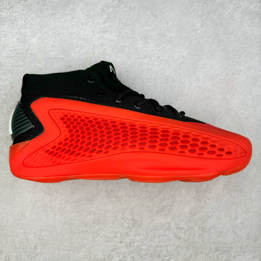 图片[3]-＃纯原特价 AD Anthony Edwards A.E. 1\\\”华子一代\\\”安东尼·爱德华兹签名实战减震防滑耐磨高帮篮球鞋 球鞋的整体设计非常复古 也可以理解为并不是目前篮球鞋的设计趋势 AE1流线简约的设计 也是让其非常具有辨识度 袜套与「蚁巢」组成的鞋身 在保证透气效果的同时 搭配鞋带更能带来相当出色的鞋脚一体性 中底自然还是搭载着AD的当家科技 JETBoost 并经由外层 TPU 包裹 将软、弹和支撑性同时兼顾 尺码：40 41 42 43 44 45-选品中心