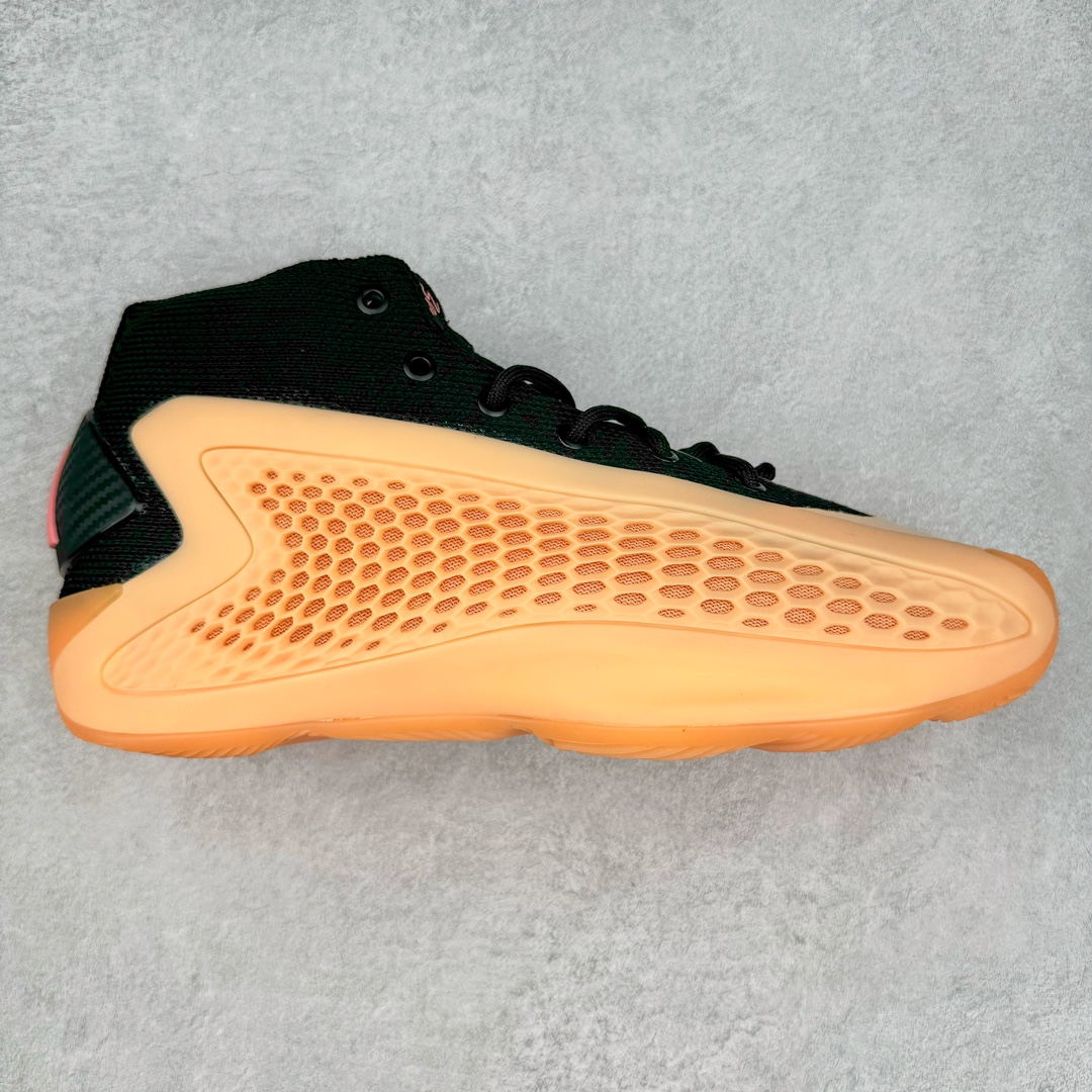 图片[6]-＃纯原特价 AD Anthony Edwards A.E. 1\\\”华子一代\\\”安东尼·爱德华兹签名实战减震防滑耐磨高帮篮球鞋 球鞋的整体设计非常复古 也可以理解为并不是目前篮球鞋的设计趋势 AE1流线简约的设计 也是让其非常具有辨识度 袜套与「蚁巢」组成的鞋身 在保证透气效果的同时 搭配鞋带更能带来相当出色的鞋脚一体性 中底自然还是搭载着AD的当家科技 JETBoost 并经由外层 TPU 包裹 将软、弹和支撑性同时兼顾 尺码：40 41 42 43 44 45-选品中心