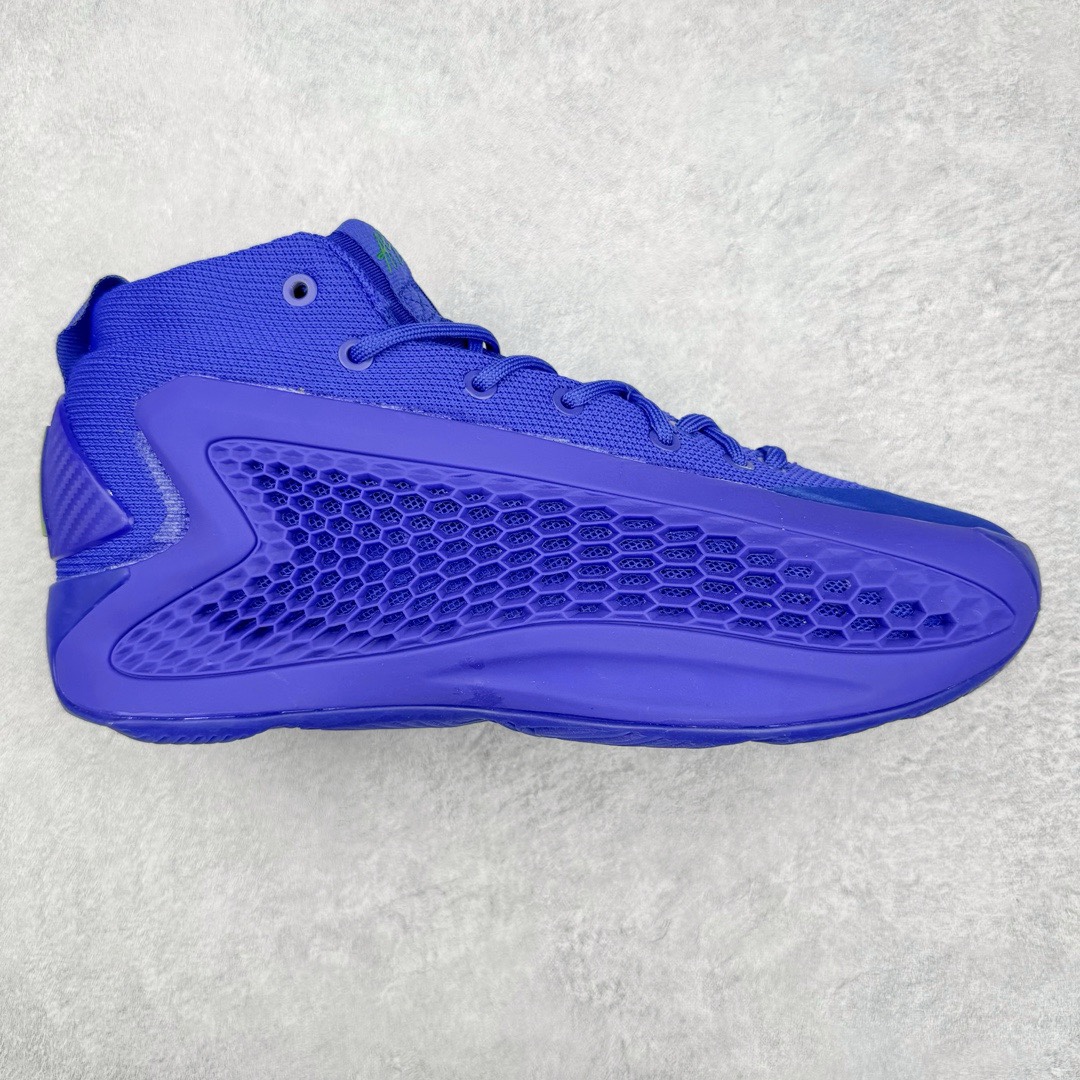 图片[7]-＃纯原特价 AD Anthony Edwards A.E. 1\\\”华子一代\\\”安东尼·爱德华兹签名实战减震防滑耐磨高帮篮球鞋 球鞋的整体设计非常复古 也可以理解为并不是目前篮球鞋的设计趋势 AE1流线简约的设计 也是让其非常具有辨识度 袜套与「蚁巢」组成的鞋身 在保证透气效果的同时 搭配鞋带更能带来相当出色的鞋脚一体性 中底自然还是搭载着AD的当家科技 JETBoost 并经由外层 TPU 包裹 将软、弹和支撑性同时兼顾 尺码：40 41 42 43 44 45-选品中心