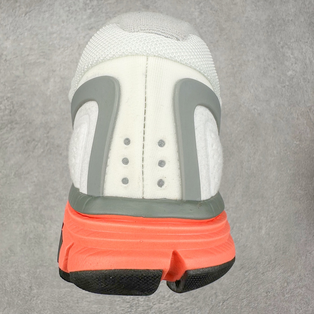 图片[8]-NK Lunar Roam 露娜太空漫步系列轻量透气休闲运动跑步慢跑鞋 407647-108 近期NK推出了备受瞩目的全新跑鞋Lunar Roam，将Lunar科技重新注入市场，为慢跑和日常穿着提供了全新的选择。Nike Lunar科技最早于2008年问世，当时被成功地运用于多款经典鞋款，如Hyperdunk 2008、Air Max 90、Air Force 1等。经过一段时间的沉寂，Lunar科技再度崭露头角，重新定义了舒适性和缓震性能的标准。相比专业跑鞋领域的后起之秀ZoomX，这次Lunar Roam将焦点放在了慢跑鞋的定位上，为用户带来了柔软的脚感和出众的回弹力，使其成为日常穿着的理想之选。Nike Lunar Roam 在外观设计上秉承了2010年前后的复合鞋面设计理念。鞋面采用轻质网布搭配热熔工艺，营造轻盈透气的包裹感受。通过低饱和的大色块拼接，搭配清新的配色，呈现出充满活力的视觉效果。鞋头对称的深灰色TPU与主导色调形成对比，为整体外观注入了一丝千禧年的复古美学。Nike Lunar Roam 不仅在外观上有所创新，在功能方面也引入了一系列先进设计。透气工程网布、Flywire科技的应用以及TPU加固材料的使用，都展示了Nike对于细节和性能的追求。中底依旧采用标志性的Lunar泡棉，提供柔软的脚感和舒适的滚动感，使得这双鞋在慢跑和日常穿着中都能够表现出色。尺码：36 36.5 37.5 38 38.5 39 40-选品中心