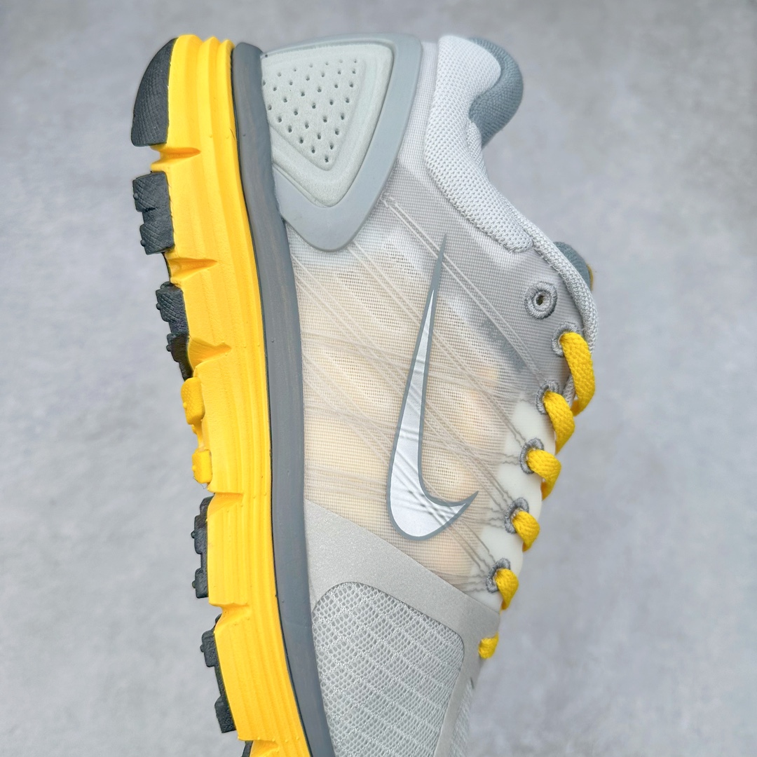 图片[6]-NK Lunar Roam 露娜太空漫步系列轻量透气休闲运动跑步慢跑鞋 407647-108 近期NK推出了备受瞩目的全新跑鞋Lunar Roam，将Lunar科技重新注入市场，为慢跑和日常穿着提供了全新的选择。Nike Lunar科技最早于2008年问世，当时被成功地运用于多款经典鞋款，如Hyperdunk 2008、Air Max 90、Air Force 1等。经过一段时间的沉寂，Lunar科技再度崭露头角，重新定义了舒适性和缓震性能的标准。相比专业跑鞋领域的后起之秀ZoomX，这次Lunar Roam将焦点放在了慢跑鞋的定位上，为用户带来了柔软的脚感和出众的回弹力，使其成为日常穿着的理想之选。Nike Lunar Roam 在外观设计上秉承了2010年前后的复合鞋面设计理念。鞋面采用轻质网布搭配热熔工艺，营造轻盈透气的包裹感受。通过低饱和的大色块拼接，搭配清新的配色，呈现出充满活力的视觉效果。鞋头对称的深灰色TPU与主导色调形成对比，为整体外观注入了一丝千禧年的复古美学。Nike Lunar Roam 不仅在外观上有所创新，在功能方面也引入了一系列先进设计。透气工程网布、Flywire科技的应用以及TPU加固材料的使用，都展示了Nike对于细节和性能的追求。中底依旧采用标志性的Lunar泡棉，提供柔软的脚感和舒适的滚动感，使得这双鞋在慢跑和日常穿着中都能够表现出色。尺码：36 36.5 37.5 38 38.5 39 40-选品中心