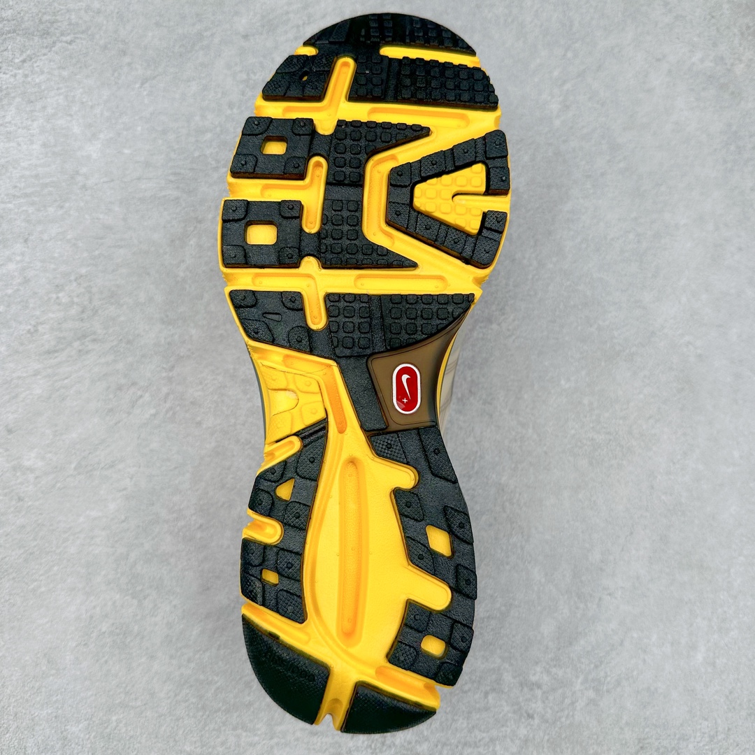 图片[9]-NK Lunar Roam 露娜太空漫步系列轻量透气休闲运动跑步慢跑鞋 407647-108 近期NK推出了备受瞩目的全新跑鞋Lunar Roam，将Lunar科技重新注入市场，为慢跑和日常穿着提供了全新的选择。Nike Lunar科技最早于2008年问世，当时被成功地运用于多款经典鞋款，如Hyperdunk 2008、Air Max 90、Air Force 1等。经过一段时间的沉寂，Lunar科技再度崭露头角，重新定义了舒适性和缓震性能的标准。相比专业跑鞋领域的后起之秀ZoomX，这次Lunar Roam将焦点放在了慢跑鞋的定位上，为用户带来了柔软的脚感和出众的回弹力，使其成为日常穿着的理想之选。Nike Lunar Roam 在外观设计上秉承了2010年前后的复合鞋面设计理念。鞋面采用轻质网布搭配热熔工艺，营造轻盈透气的包裹感受。通过低饱和的大色块拼接，搭配清新的配色，呈现出充满活力的视觉效果。鞋头对称的深灰色TPU与主导色调形成对比，为整体外观注入了一丝千禧年的复古美学。Nike Lunar Roam 不仅在外观上有所创新，在功能方面也引入了一系列先进设计。透气工程网布、Flywire科技的应用以及TPU加固材料的使用，都展示了Nike对于细节和性能的追求。中底依旧采用标志性的Lunar泡棉，提供柔软的脚感和舒适的滚动感，使得这双鞋在慢跑和日常穿着中都能够表现出色。尺码：36 36.5 37.5 38 38.5 39 40-选品中心