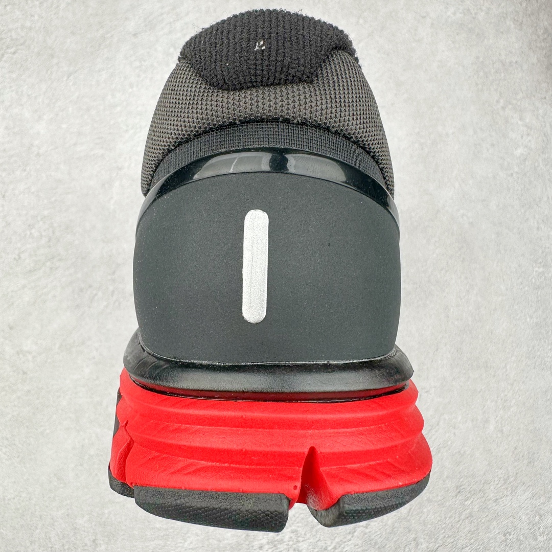 图片[8]-NK Lunar Roam 露娜太空漫步系列轻量透气休闲运动跑步慢跑鞋 407648-066 近期NK推出了备受瞩目的全新跑鞋Lunar Roam，将Lunar科技重新注入市场，为慢跑和日常穿着提供了全新的选择。Nike Lunar科技最早于2008年问世，当时被成功地运用于多款经典鞋款，如Hyperdunk 2008、Air Max 90、Air Force 1等。经过一段时间的沉寂，Lunar科技再度崭露头角，重新定义了舒适性和缓震性能的标准。相比专业跑鞋领域的后起之秀ZoomX，这次Lunar Roam将焦点放在了慢跑鞋的定位上，为用户带来了柔软的脚感和出众的回弹力，使其成为日常穿着的理想之选。Nike Lunar Roam 在外观设计上秉承了2010年前后的复合鞋面设计理念。鞋面采用轻质网布搭配热熔工艺，营造轻盈透气的包裹感受。通过低饱和的大色块拼接，搭配清新的配色，呈现出充满活力的视觉效果。鞋头对称的深灰色TPU与主导色调形成对比，为整体外观注入了一丝千禧年的复古美学。Nike Lunar Roam 不仅在外观上有所创新，在功能方面也引入了一系列先进设计。透气工程网布、Flywire科技的应用以及TPU加固材料的使用，都展示了Nike对于细节和性能的追求。中底依旧采用标志性的Lunar泡棉，提供柔软的脚感和舒适的滚动感，使得这双鞋在慢跑和日常穿着中都能够表现出色。尺码：40 40.5 41 42 42.5 43 44 44.5 45-选品中心