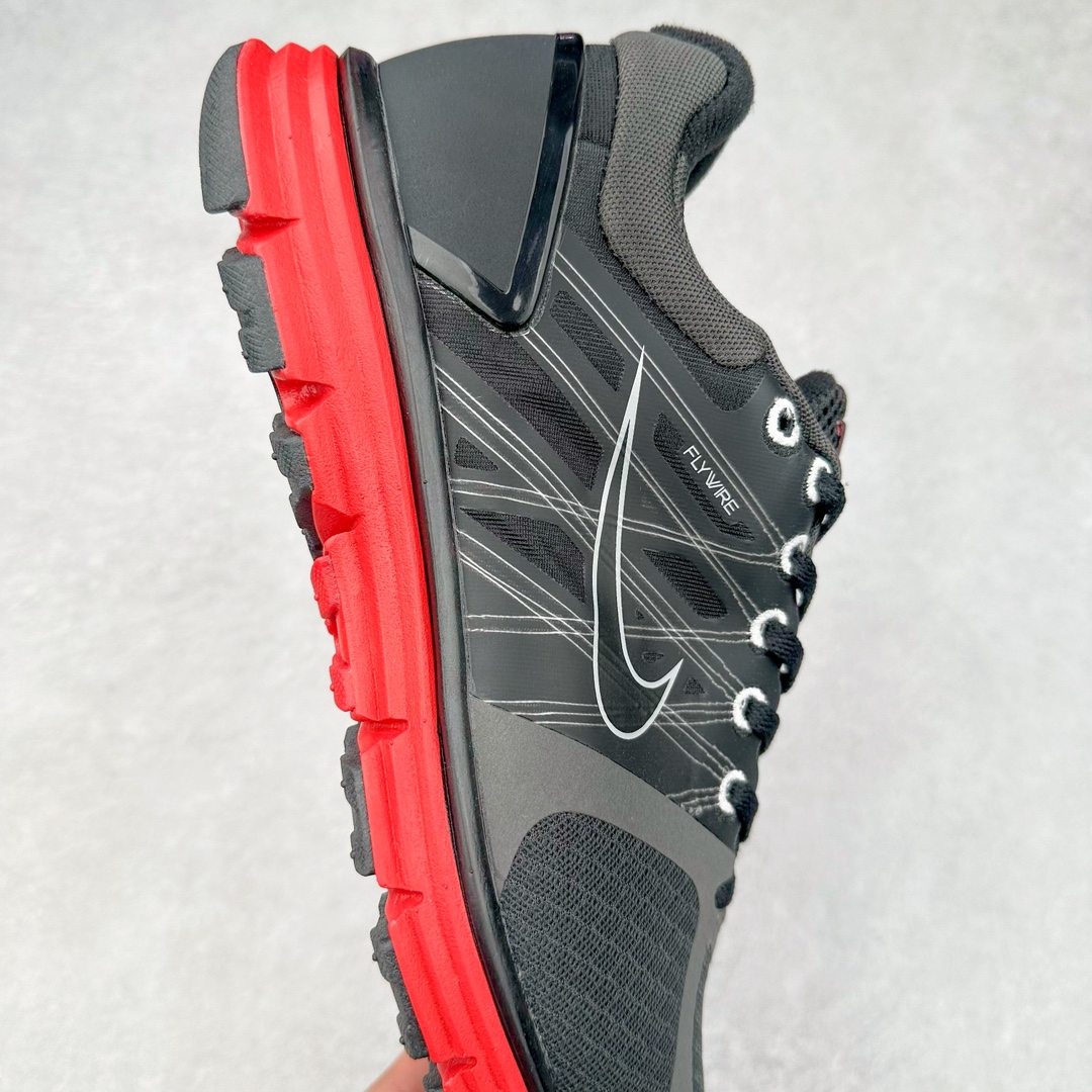 图片[6]-NK Lunar Roam 露娜太空漫步系列轻量透气休闲运动跑步慢跑鞋 407648-066 近期NK推出了备受瞩目的全新跑鞋Lunar Roam，将Lunar科技重新注入市场，为慢跑和日常穿着提供了全新的选择。Nike Lunar科技最早于2008年问世，当时被成功地运用于多款经典鞋款，如Hyperdunk 2008、Air Max 90、Air Force 1等。经过一段时间的沉寂，Lunar科技再度崭露头角，重新定义了舒适性和缓震性能的标准。相比专业跑鞋领域的后起之秀ZoomX，这次Lunar Roam将焦点放在了慢跑鞋的定位上，为用户带来了柔软的脚感和出众的回弹力，使其成为日常穿着的理想之选。Nike Lunar Roam 在外观设计上秉承了2010年前后的复合鞋面设计理念。鞋面采用轻质网布搭配热熔工艺，营造轻盈透气的包裹感受。通过低饱和的大色块拼接，搭配清新的配色，呈现出充满活力的视觉效果。鞋头对称的深灰色TPU与主导色调形成对比，为整体外观注入了一丝千禧年的复古美学。Nike Lunar Roam 不仅在外观上有所创新，在功能方面也引入了一系列先进设计。透气工程网布、Flywire科技的应用以及TPU加固材料的使用，都展示了Nike对于细节和性能的追求。中底依旧采用标志性的Lunar泡棉，提供柔软的脚感和舒适的滚动感，使得这双鞋在慢跑和日常穿着中都能够表现出色。尺码：40 40.5 41 42 42.5 43 44 44.5 45-选品中心