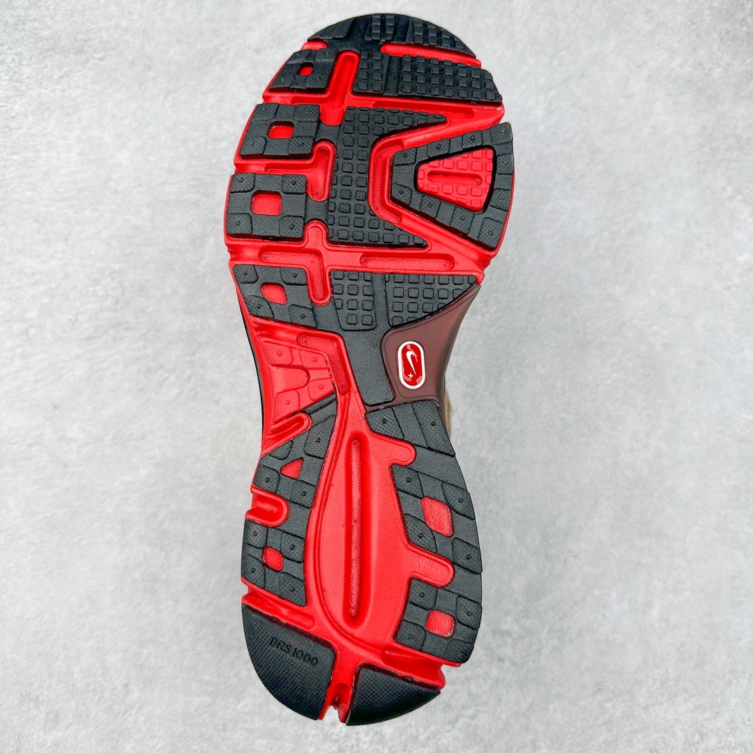 图片[9]-NK Lunar Roam 露娜太空漫步系列轻量透气休闲运动跑步慢跑鞋 407648-066 近期NK推出了备受瞩目的全新跑鞋Lunar Roam，将Lunar科技重新注入市场，为慢跑和日常穿着提供了全新的选择。Nike Lunar科技最早于2008年问世，当时被成功地运用于多款经典鞋款，如Hyperdunk 2008、Air Max 90、Air Force 1等。经过一段时间的沉寂，Lunar科技再度崭露头角，重新定义了舒适性和缓震性能的标准。相比专业跑鞋领域的后起之秀ZoomX，这次Lunar Roam将焦点放在了慢跑鞋的定位上，为用户带来了柔软的脚感和出众的回弹力，使其成为日常穿着的理想之选。Nike Lunar Roam 在外观设计上秉承了2010年前后的复合鞋面设计理念。鞋面采用轻质网布搭配热熔工艺，营造轻盈透气的包裹感受。通过低饱和的大色块拼接，搭配清新的配色，呈现出充满活力的视觉效果。鞋头对称的深灰色TPU与主导色调形成对比，为整体外观注入了一丝千禧年的复古美学。Nike Lunar Roam 不仅在外观上有所创新，在功能方面也引入了一系列先进设计。透气工程网布、Flywire科技的应用以及TPU加固材料的使用，都展示了Nike对于细节和性能的追求。中底依旧采用标志性的Lunar泡棉，提供柔软的脚感和舒适的滚动感，使得这双鞋在慢跑和日常穿着中都能够表现出色。尺码：40 40.5 41 42 42.5 43 44 44.5 45-选品中心