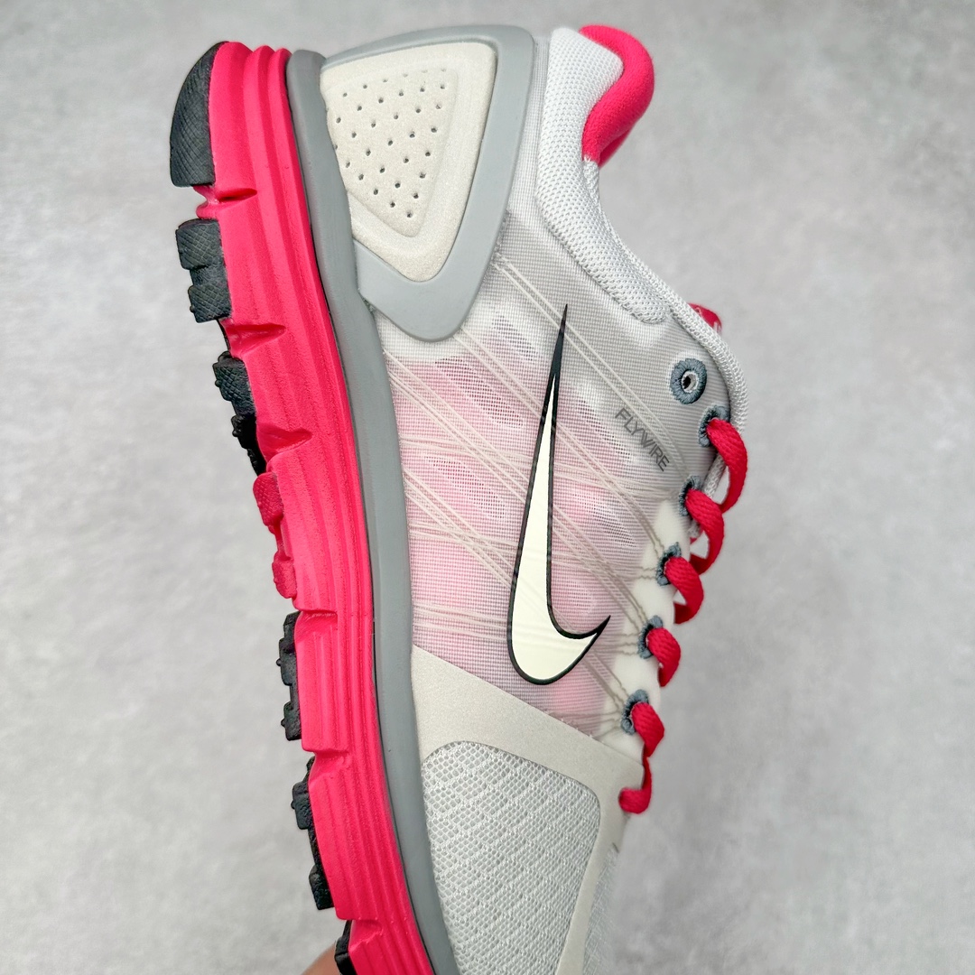 图片[6]-NK Lunar Roam 露娜太空漫步系列轻量透气休闲运动跑步慢跑鞋 407647-002 近期NK推出了备受瞩目的全新跑鞋Lunar Roam，将Lunar科技重新注入市场，为慢跑和日常穿着提供了全新的选择。Nike Lunar科技最早于2008年问世，当时被成功地运用于多款经典鞋款，如Hyperdunk 2008、Air Max 90、Air Force 1等。经过一段时间的沉寂，Lunar科技再度崭露头角，重新定义了舒适性和缓震性能的标准。相比专业跑鞋领域的后起之秀ZoomX，这次Lunar Roam将焦点放在了慢跑鞋的定位上，为用户带来了柔软的脚感和出众的回弹力，使其成为日常穿着的理想之选。Nike Lunar Roam 在外观设计上秉承了2010年前后的复合鞋面设计理念。鞋面采用轻质网布搭配热熔工艺，营造轻盈透气的包裹感受。通过低饱和的大色块拼接，搭配清新的配色，呈现出充满活力的视觉效果。鞋头对称的深灰色TPU与主导色调形成对比，为整体外观注入了一丝千禧年的复古美学。Nike Lunar Roam 不仅在外观上有所创新，在功能方面也引入了一系列先进设计。透气工程网布、Flywire科技的应用以及TPU加固材料的使用，都展示了Nike对于细节和性能的追求。中底依旧采用标志性的Lunar泡棉，提供柔软的脚感和舒适的滚动感，使得这双鞋在慢跑和日常穿着中都能够表现出色。尺码：36 36.5 37.5 38 38.5 39 40-选品中心