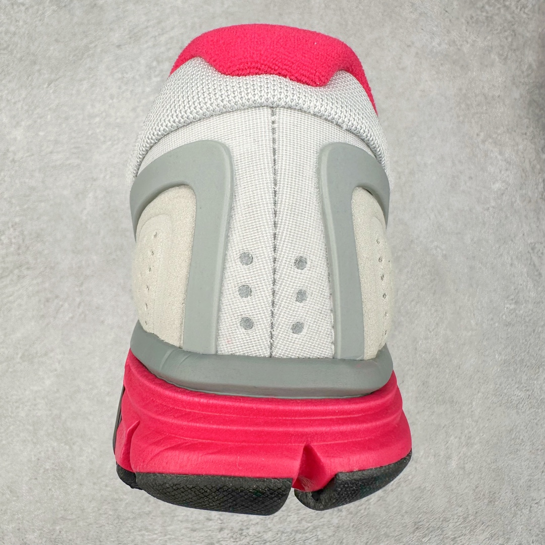 图片[8]-NK Lunar Roam 露娜太空漫步系列轻量透气休闲运动跑步慢跑鞋 407647-002 近期NK推出了备受瞩目的全新跑鞋Lunar Roam，将Lunar科技重新注入市场，为慢跑和日常穿着提供了全新的选择。Nike Lunar科技最早于2008年问世，当时被成功地运用于多款经典鞋款，如Hyperdunk 2008、Air Max 90、Air Force 1等。经过一段时间的沉寂，Lunar科技再度崭露头角，重新定义了舒适性和缓震性能的标准。相比专业跑鞋领域的后起之秀ZoomX，这次Lunar Roam将焦点放在了慢跑鞋的定位上，为用户带来了柔软的脚感和出众的回弹力，使其成为日常穿着的理想之选。Nike Lunar Roam 在外观设计上秉承了2010年前后的复合鞋面设计理念。鞋面采用轻质网布搭配热熔工艺，营造轻盈透气的包裹感受。通过低饱和的大色块拼接，搭配清新的配色，呈现出充满活力的视觉效果。鞋头对称的深灰色TPU与主导色调形成对比，为整体外观注入了一丝千禧年的复古美学。Nike Lunar Roam 不仅在外观上有所创新，在功能方面也引入了一系列先进设计。透气工程网布、Flywire科技的应用以及TPU加固材料的使用，都展示了Nike对于细节和性能的追求。中底依旧采用标志性的Lunar泡棉，提供柔软的脚感和舒适的滚动感，使得这双鞋在慢跑和日常穿着中都能够表现出色。尺码：36 36.5 37.5 38 38.5 39 40-选品中心