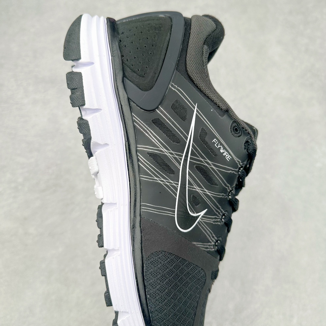 图片[6]-NK Lunar Roam 露娜太空漫步系列轻量透气休闲运动跑步慢跑鞋 407648-067 近期NK推出了备受瞩目的全新跑鞋Lunar Roam，将Lunar科技重新注入市场，为慢跑和日常穿着提供了全新的选择。Nike Lunar科技最早于2008年问世，当时被成功地运用于多款经典鞋款，如Hyperdunk 2008、Air Max 90、Air Force 1等。经过一段时间的沉寂，Lunar科技再度崭露头角，重新定义了舒适性和缓震性能的标准。相比专业跑鞋领域的后起之秀ZoomX，这次Lunar Roam将焦点放在了慢跑鞋的定位上，为用户带来了柔软的脚感和出众的回弹力，使其成为日常穿着的理想之选。Nike Lunar Roam 在外观设计上秉承了2010年前后的复合鞋面设计理念。鞋面采用轻质网布搭配热熔工艺，营造轻盈透气的包裹感受。通过低饱和的大色块拼接，搭配清新的配色，呈现出充满活力的视觉效果。鞋头对称的深灰色TPU与主导色调形成对比，为整体外观注入了一丝千禧年的复古美学。Nike Lunar Roam 不仅在外观上有所创新，在功能方面也引入了一系列先进设计。透气工程网布、Flywire科技的应用以及TPU加固材料的使用，都展示了Nike对于细节和性能的追求。中底依旧采用标志性的Lunar泡棉，提供柔软的脚感和舒适的滚动感，使得这双鞋在慢跑和日常穿着中都能够表现出色。尺码：40 40.5 41 42 42.5 43 44 44.5 45-选品中心