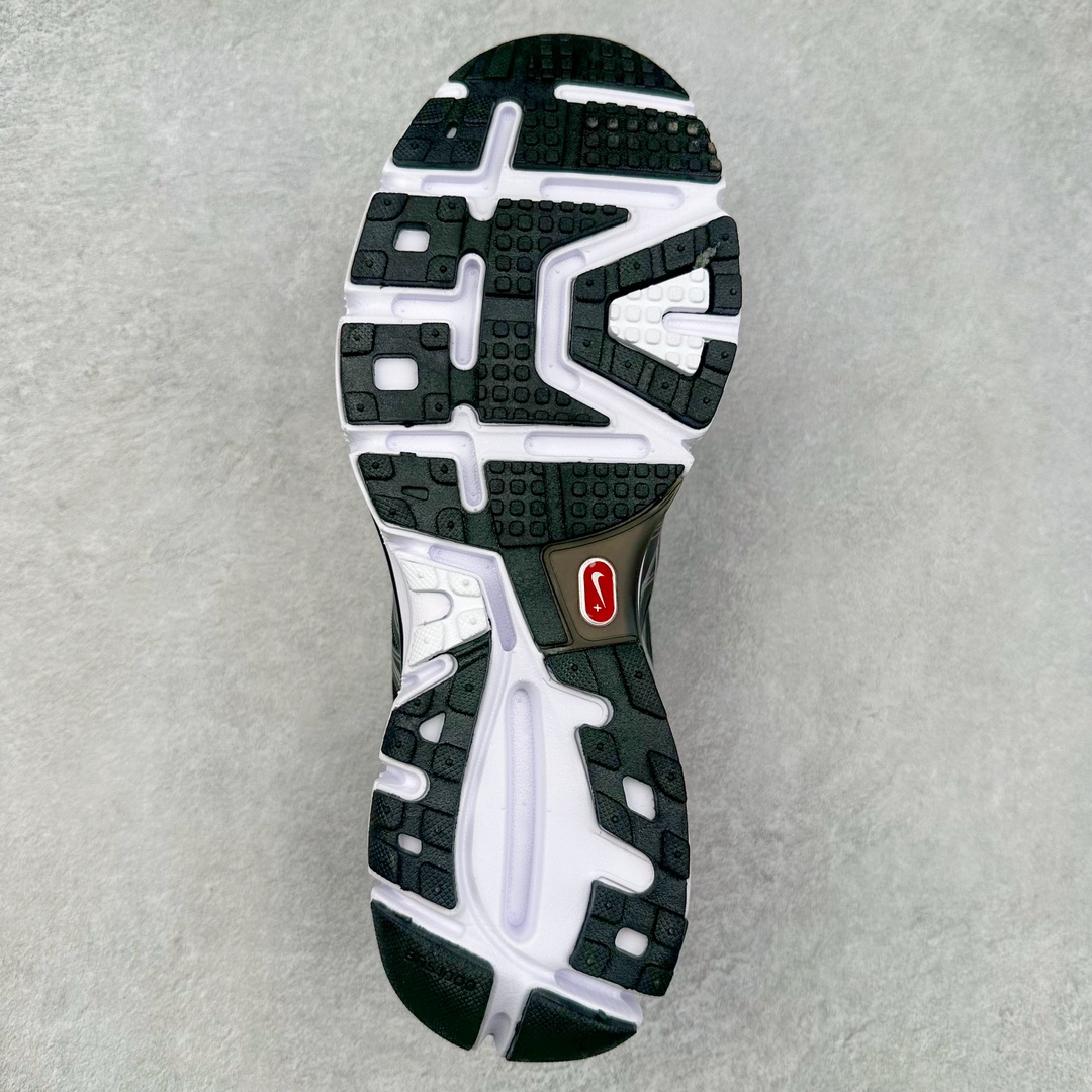 图片[9]-NK Lunar Roam 露娜太空漫步系列轻量透气休闲运动跑步慢跑鞋 407648-067 近期NK推出了备受瞩目的全新跑鞋Lunar Roam，将Lunar科技重新注入市场，为慢跑和日常穿着提供了全新的选择。Nike Lunar科技最早于2008年问世，当时被成功地运用于多款经典鞋款，如Hyperdunk 2008、Air Max 90、Air Force 1等。经过一段时间的沉寂，Lunar科技再度崭露头角，重新定义了舒适性和缓震性能的标准。相比专业跑鞋领域的后起之秀ZoomX，这次Lunar Roam将焦点放在了慢跑鞋的定位上，为用户带来了柔软的脚感和出众的回弹力，使其成为日常穿着的理想之选。Nike Lunar Roam 在外观设计上秉承了2010年前后的复合鞋面设计理念。鞋面采用轻质网布搭配热熔工艺，营造轻盈透气的包裹感受。通过低饱和的大色块拼接，搭配清新的配色，呈现出充满活力的视觉效果。鞋头对称的深灰色TPU与主导色调形成对比，为整体外观注入了一丝千禧年的复古美学。Nike Lunar Roam 不仅在外观上有所创新，在功能方面也引入了一系列先进设计。透气工程网布、Flywire科技的应用以及TPU加固材料的使用，都展示了Nike对于细节和性能的追求。中底依旧采用标志性的Lunar泡棉，提供柔软的脚感和舒适的滚动感，使得这双鞋在慢跑和日常穿着中都能够表现出色。尺码：40 40.5 41 42 42.5 43 44 44.5 45-选品中心