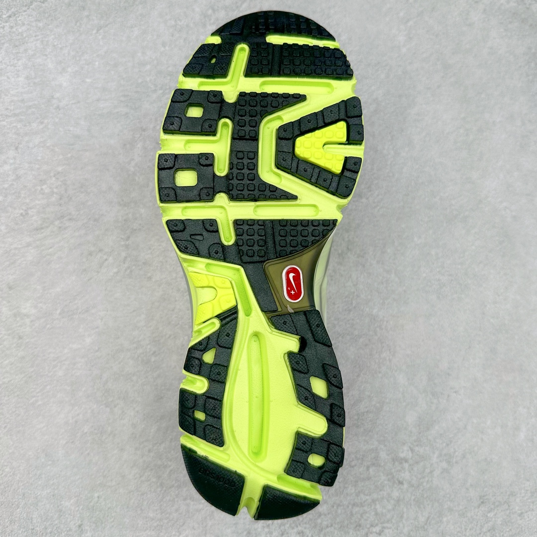 图片[9]-NK Lunar Roam 露娜太空漫步系列轻量透气休闲运动跑步慢跑鞋 407647-100 近期NK推出了备受瞩目的全新跑鞋Lunar Roam，将Lunar科技重新注入市场，为慢跑和日常穿着提供了全新的选择。Nike Lunar科技最早于2008年问世，当时被成功地运用于多款经典鞋款，如Hyperdunk 2008、Air Max 90、Air Force 1等。经过一段时间的沉寂，Lunar科技再度崭露头角，重新定义了舒适性和缓震性能的标准。相比专业跑鞋领域的后起之秀ZoomX，这次Lunar Roam将焦点放在了慢跑鞋的定位上，为用户带来了柔软的脚感和出众的回弹力，使其成为日常穿着的理想之选。Nike Lunar Roam 在外观设计上秉承了2010年前后的复合鞋面设计理念。鞋面采用轻质网布搭配热熔工艺，营造轻盈透气的包裹感受。通过低饱和的大色块拼接，搭配清新的配色，呈现出充满活力的视觉效果。鞋头对称的深灰色TPU与主导色调形成对比，为整体外观注入了一丝千禧年的复古美学。Nike Lunar Roam 不仅在外观上有所创新，在功能方面也引入了一系列先进设计。透气工程网布、Flywire科技的应用以及TPU加固材料的使用，都展示了Nike对于细节和性能的追求。中底依旧采用标志性的Lunar泡棉，提供柔软的脚感和舒适的滚动感，使得这双鞋在慢跑和日常穿着中都能够表现出色。尺码：36 36.5 37.5 38 38.5 39 40-选品中心